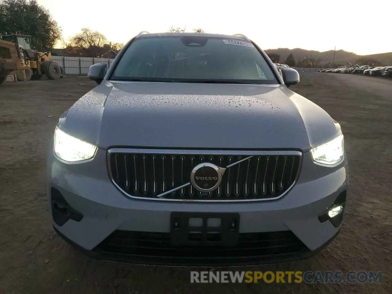 5 fotografías del automóvil dañado YV4L12UE2S2504453 VOLVO XC40 PLUS 2025