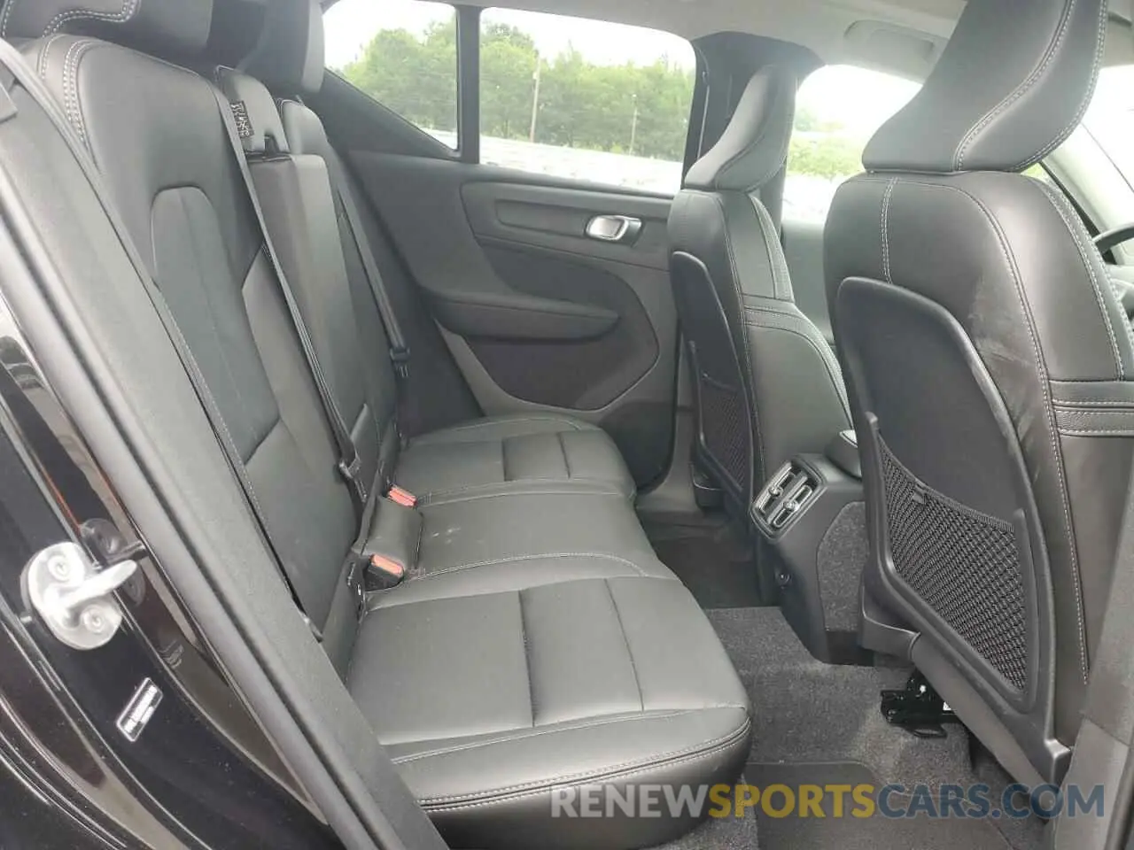 11 fotografías del automóvil dañado YV4L12UE8S2505476 VOLVO XC40 PLUS 2025