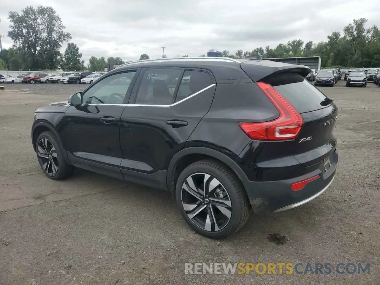 2 fotografías del automóvil dañado YV4L12UE8S2505476 VOLVO XC40 PLUS 2025