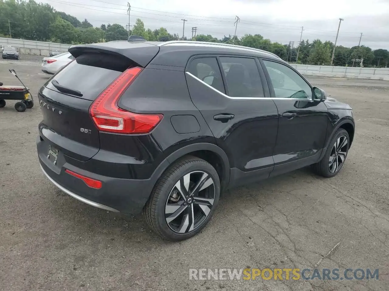 3 fotografías del automóvil dañado YV4L12UE8S2505476 VOLVO XC40 PLUS 2025
