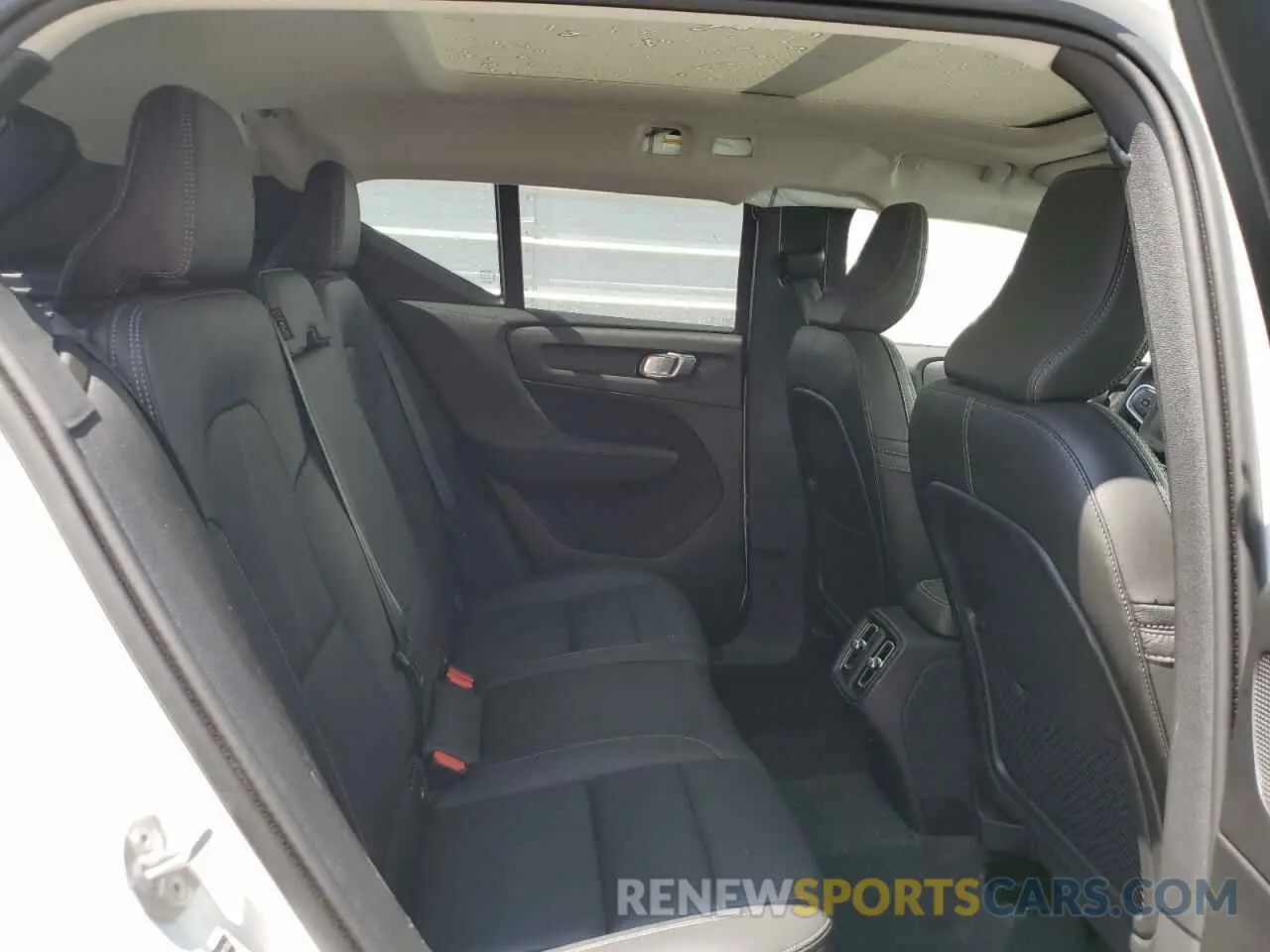 11 fotografías del automóvil dañado YV4L12UE8S2505753 VOLVO XC40 PLUS 2025