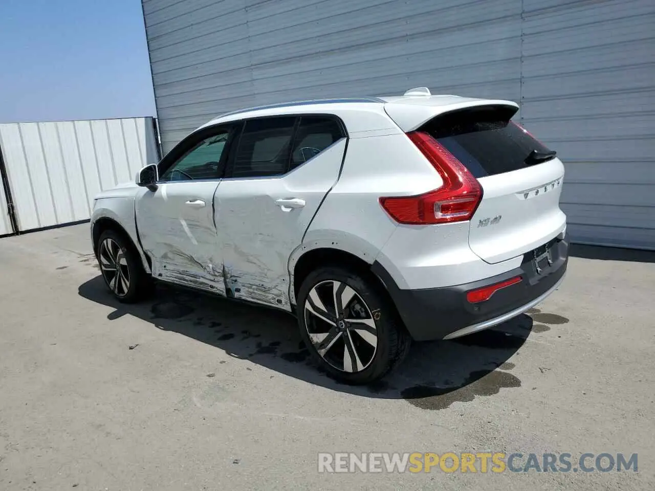 2 fotografías del automóvil dañado YV4L12UE8S2505753 VOLVO XC40 PLUS 2025