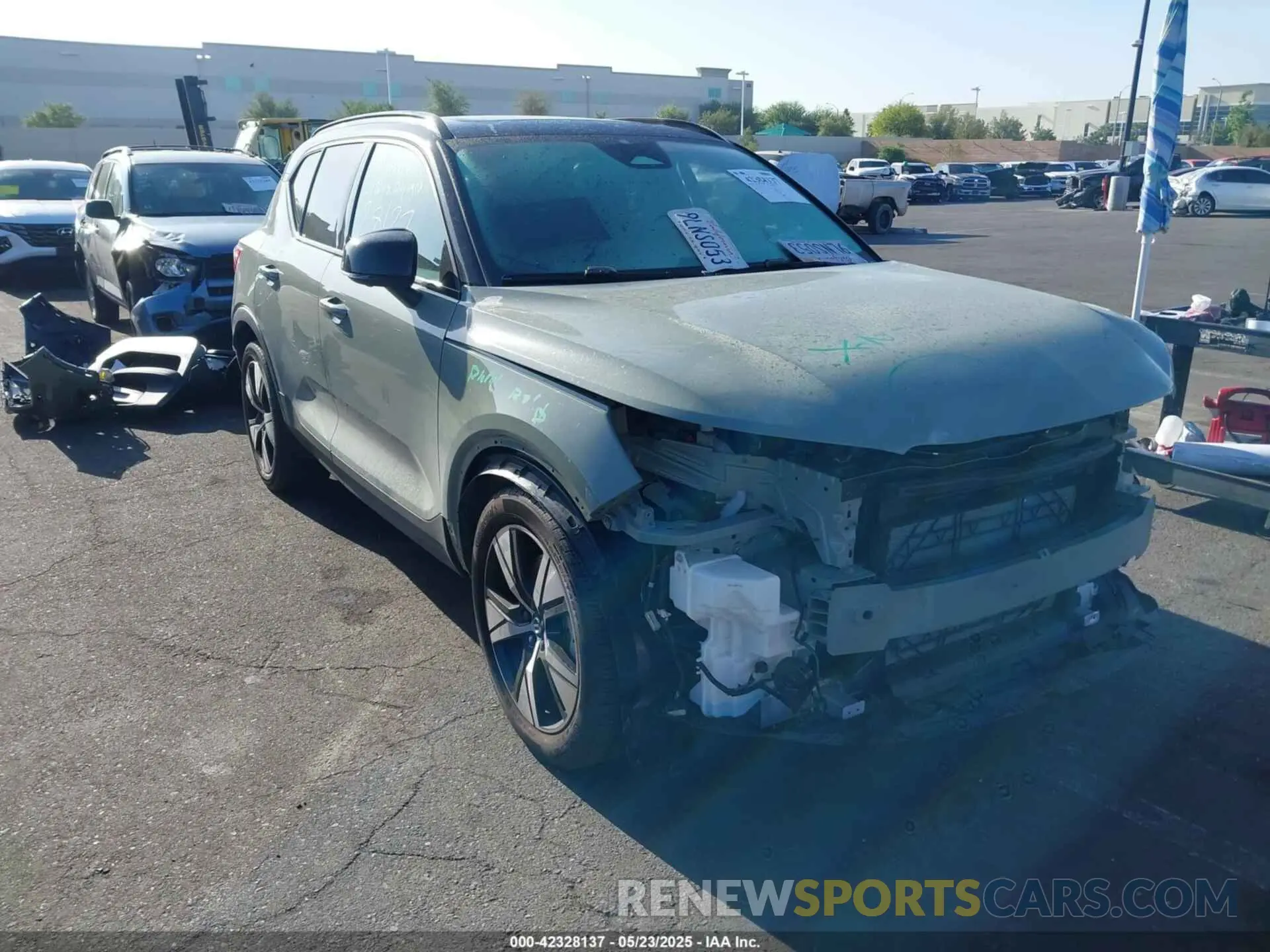 14 fotografías del automóvil dañado YV4ED3UR3M2547274 VOLVO XC40 RECHARGE PURE ELECTRIC 2021