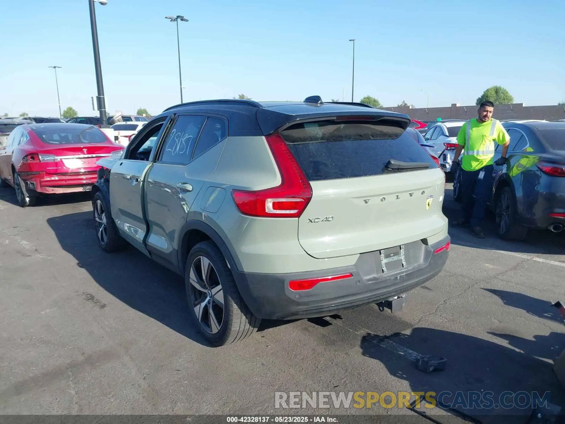 15 fotografías del automóvil dañado YV4ED3UR3M2547274 VOLVO XC40 RECHARGE PURE ELECTRIC 2021