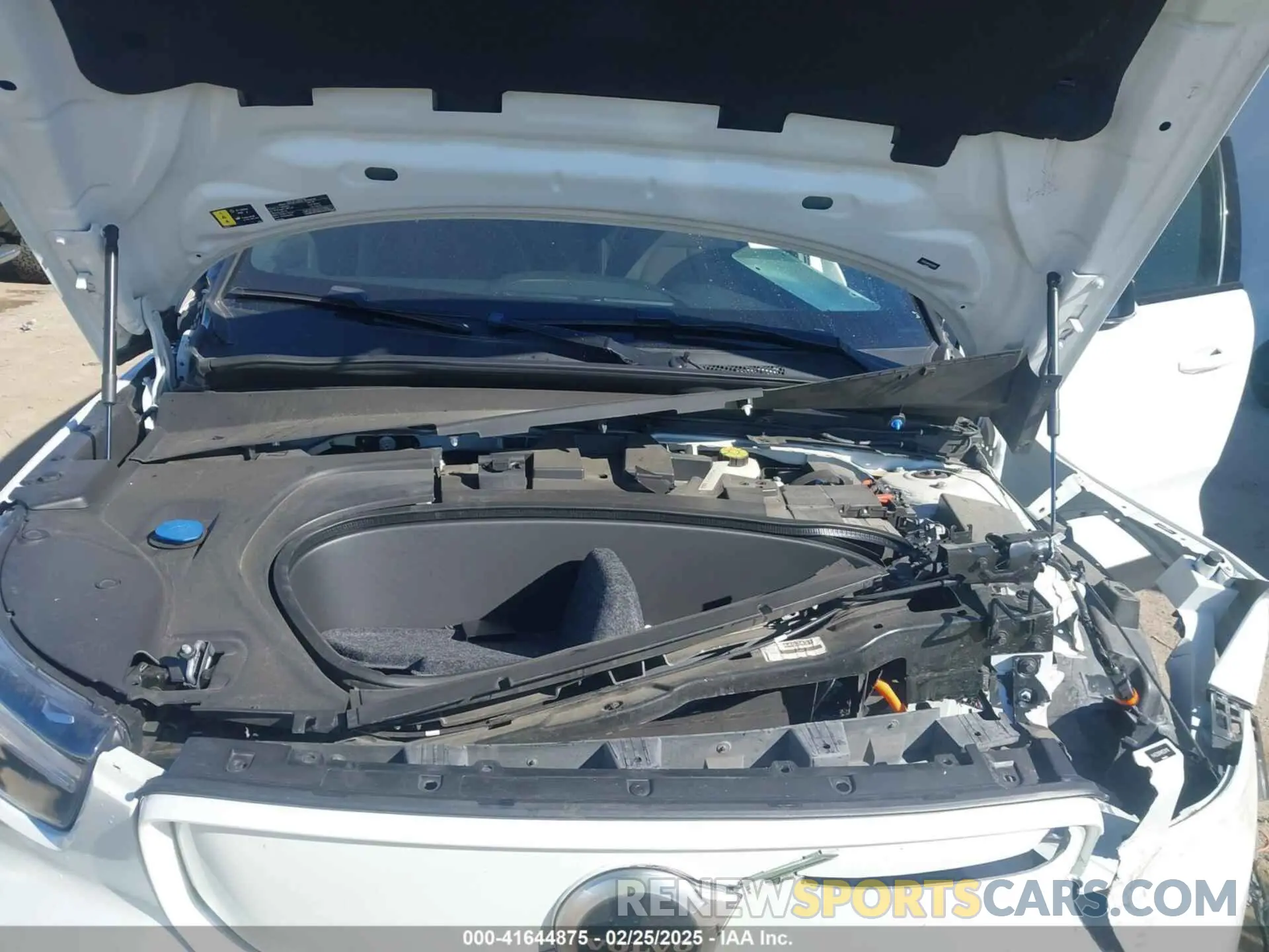 10 fotografías del automóvil dañado YV4ED3URXM2538118 VOLVO XC40 RECHARGE PURE ELECTRIC 2021