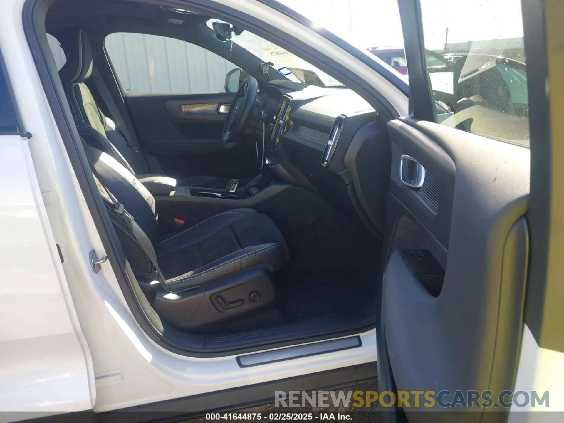 5 fotografías del automóvil dañado YV4ED3URXM2538118 VOLVO XC40 RECHARGE PURE ELECTRIC 2021