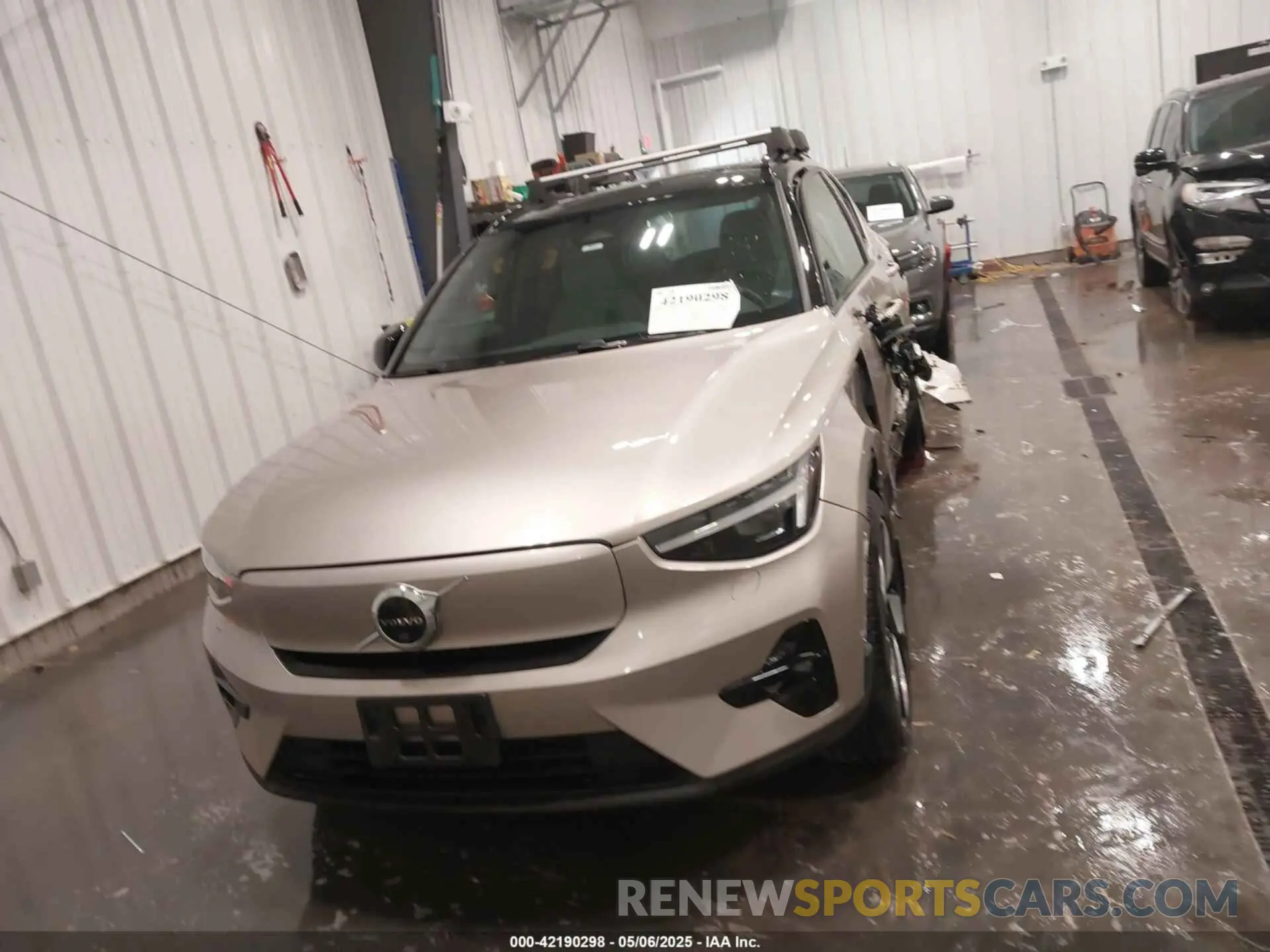 13 fotografías del automóvil dañado YV4ED3UM1P2023016 VOLVO XC40 RECHARGE PURE ELECTRIC 2023