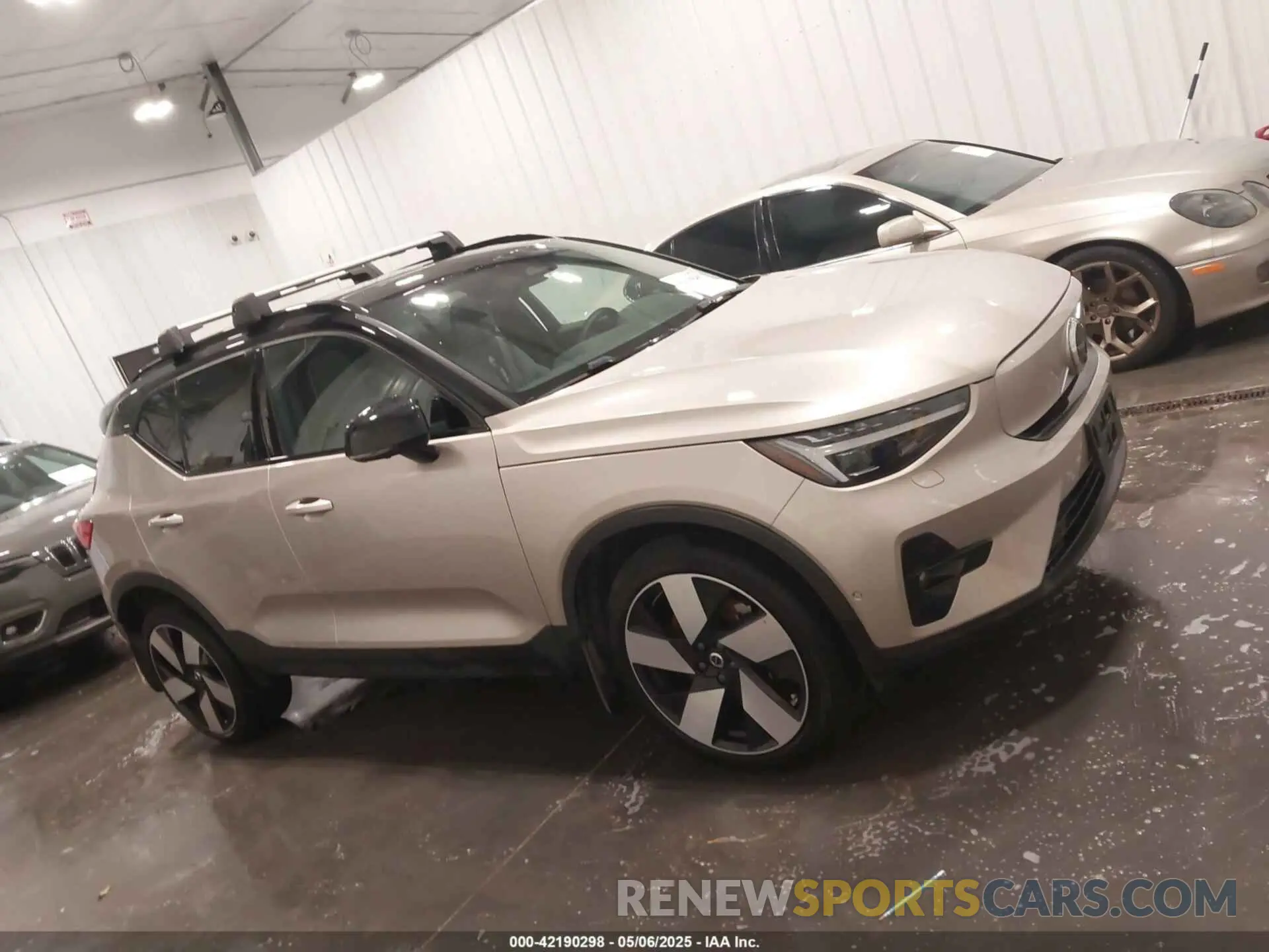 14 fotografías del automóvil dañado YV4ED3UM1P2023016 VOLVO XC40 RECHARGE PURE ELECTRIC 2023
