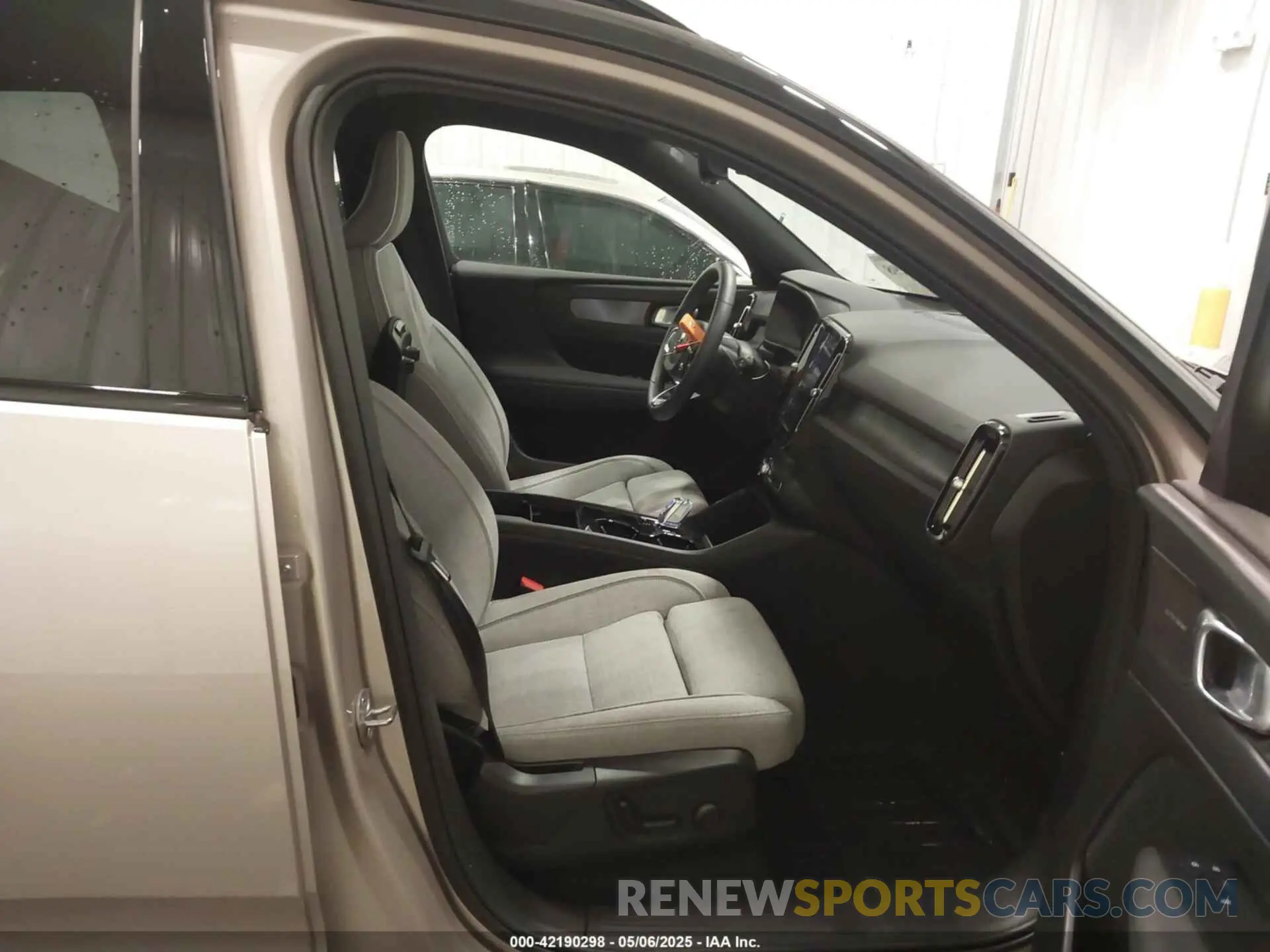 5 fotografías del automóvil dañado YV4ED3UM1P2023016 VOLVO XC40 RECHARGE PURE ELECTRIC 2023