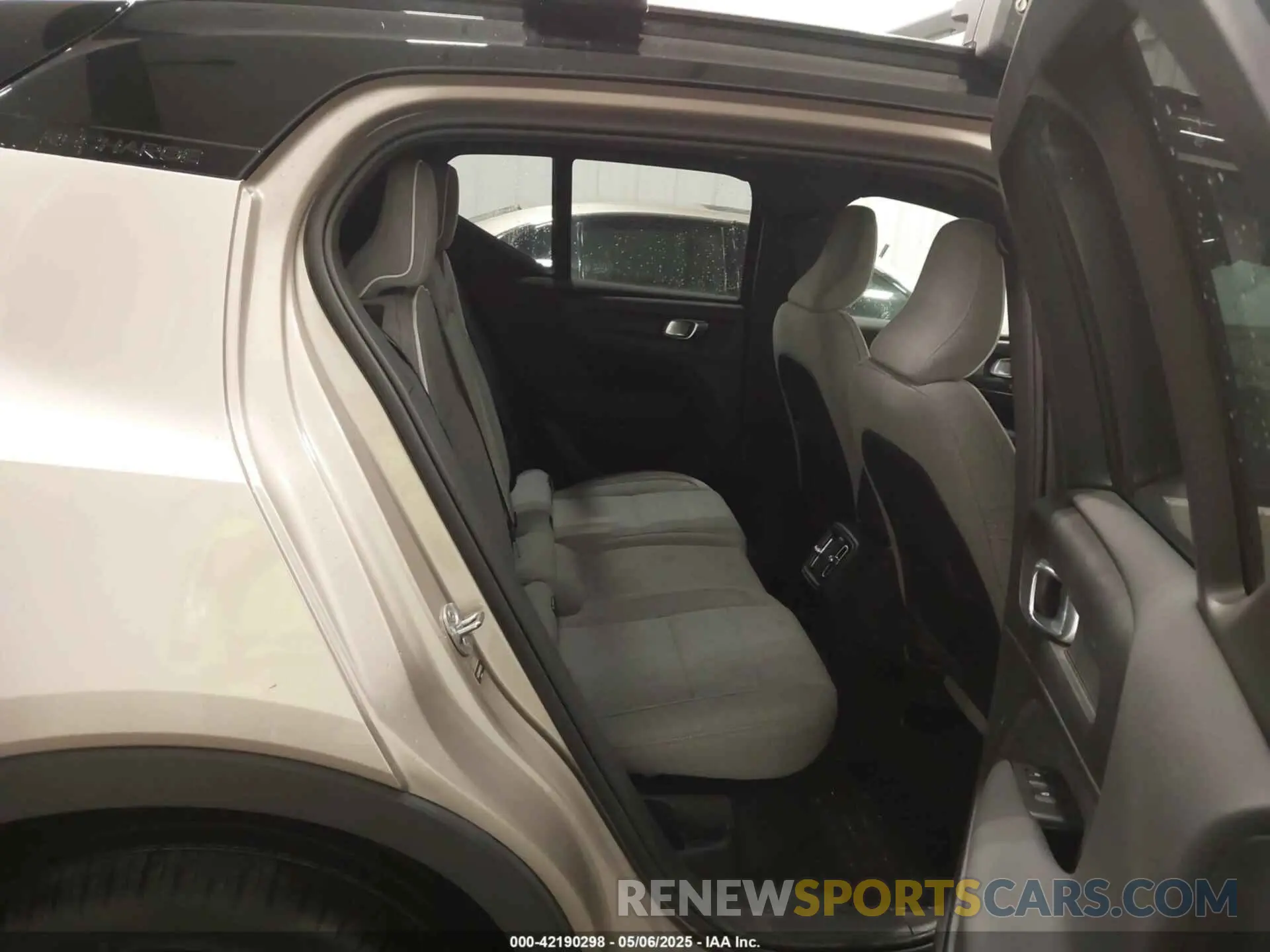 8 fotografías del automóvil dañado YV4ED3UM1P2023016 VOLVO XC40 RECHARGE PURE ELECTRIC 2023