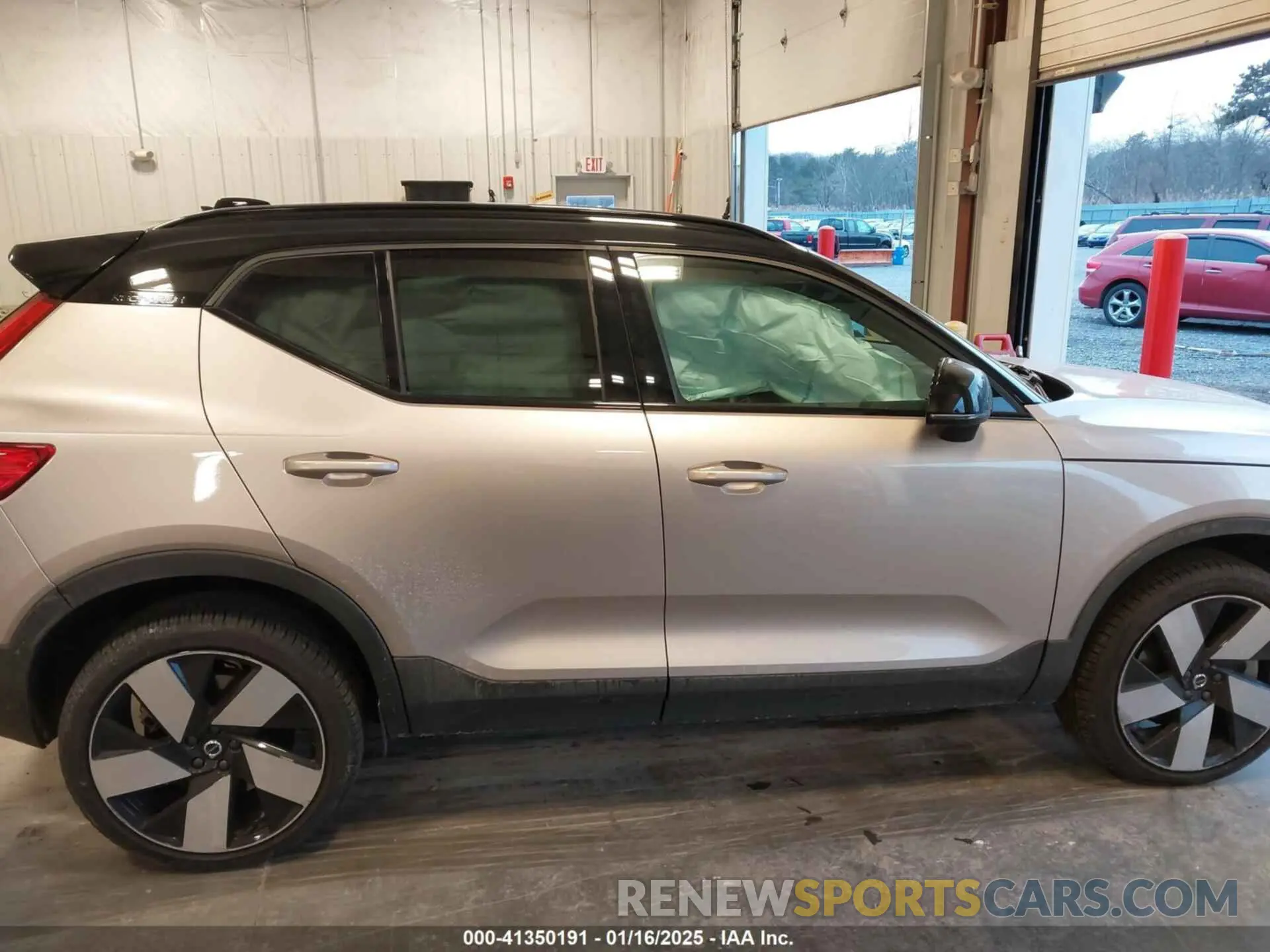 13 fotografías del automóvil dañado YV4ED3UM4P2052302 VOLVO XC40 RECHARGE PURE ELECTRIC 2023