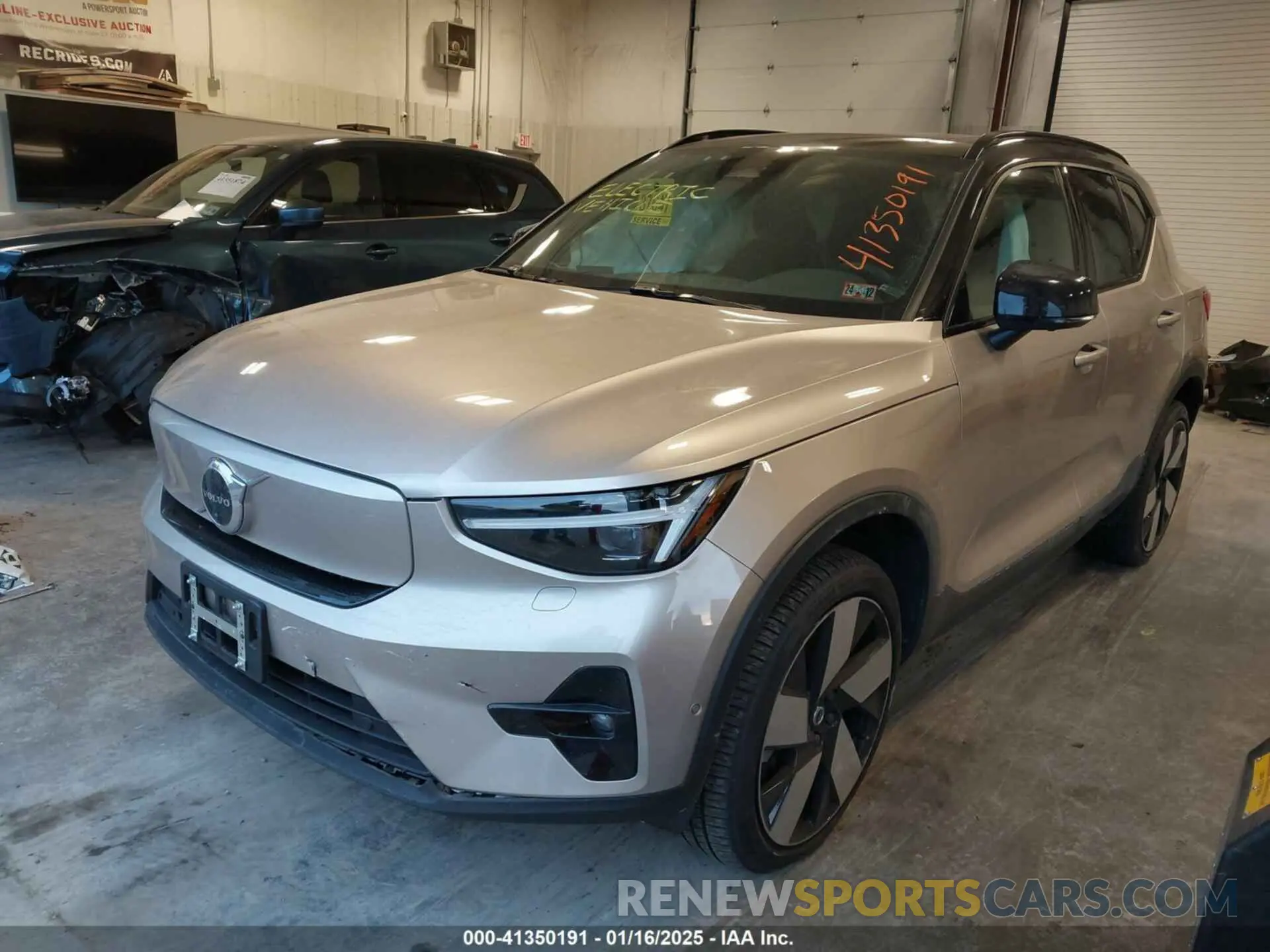 2 fotografías del automóvil dañado YV4ED3UM4P2052302 VOLVO XC40 RECHARGE PURE ELECTRIC 2023