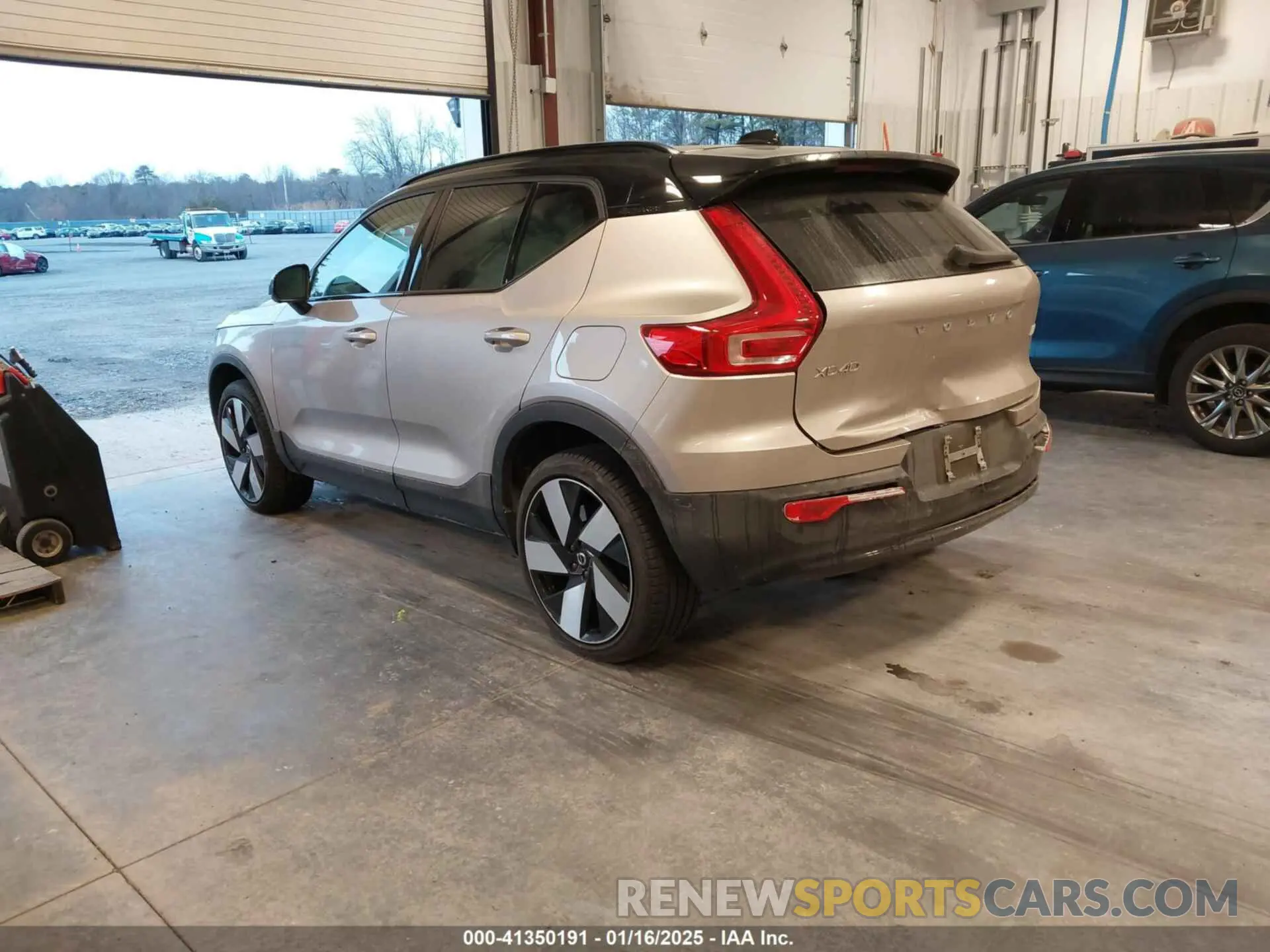 3 fotografías del automóvil dañado YV4ED3UM4P2052302 VOLVO XC40 RECHARGE PURE ELECTRIC 2023