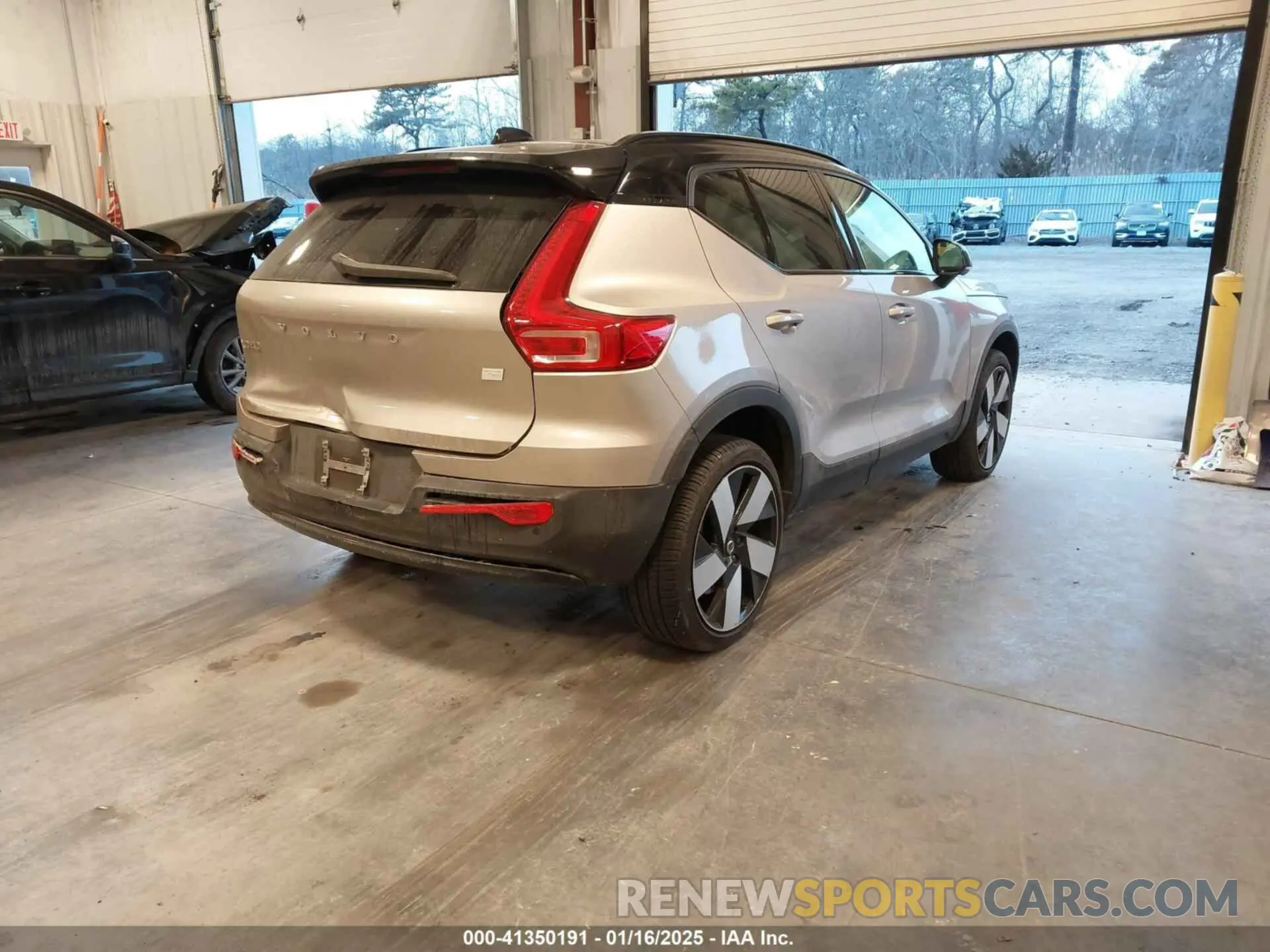 4 fotografías del automóvil dañado YV4ED3UM4P2052302 VOLVO XC40 RECHARGE PURE ELECTRIC 2023
