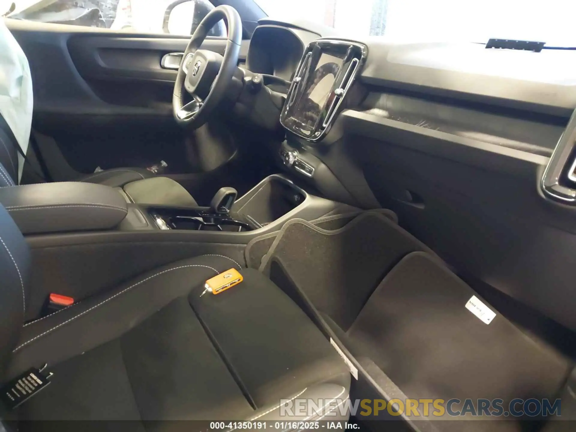 5 fotografías del automóvil dañado YV4ED3UM4P2052302 VOLVO XC40 RECHARGE PURE ELECTRIC 2023