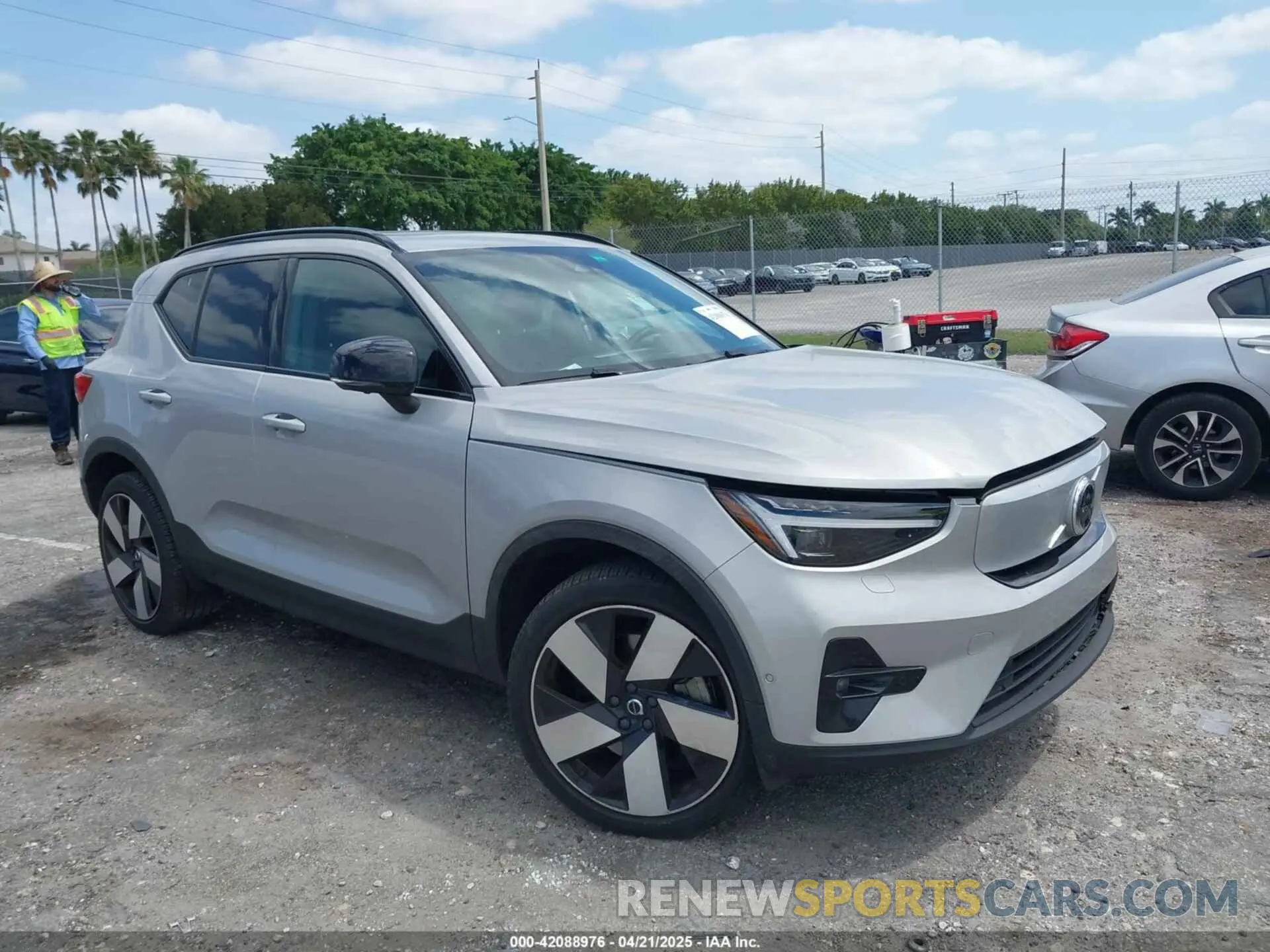 1 fotografías del automóvil dañado YV4ED3UM5P2029904 VOLVO XC40 RECHARGE PURE ELECTRIC 2023