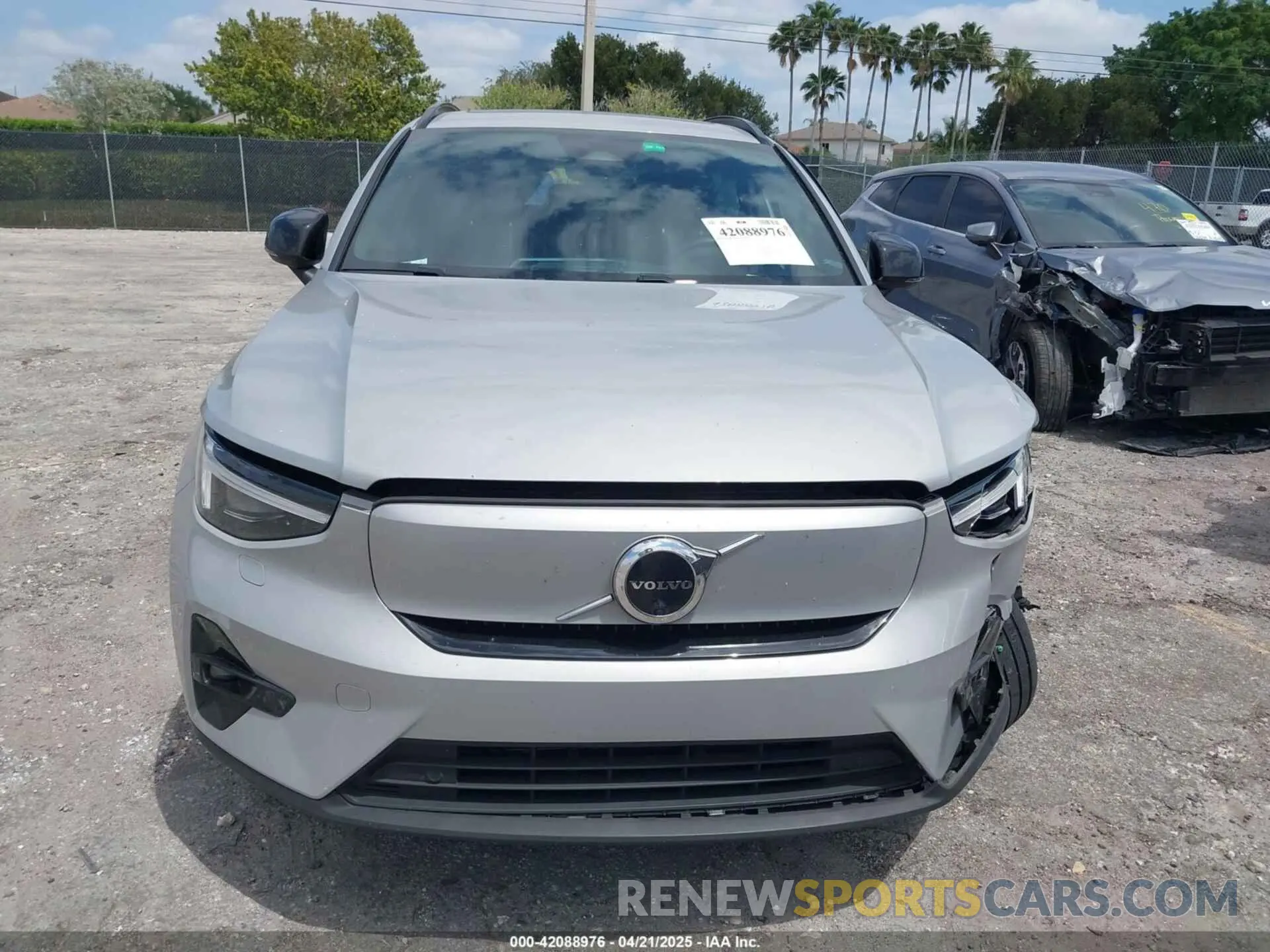 12 fotografías del automóvil dañado YV4ED3UM5P2029904 VOLVO XC40 RECHARGE PURE ELECTRIC 2023