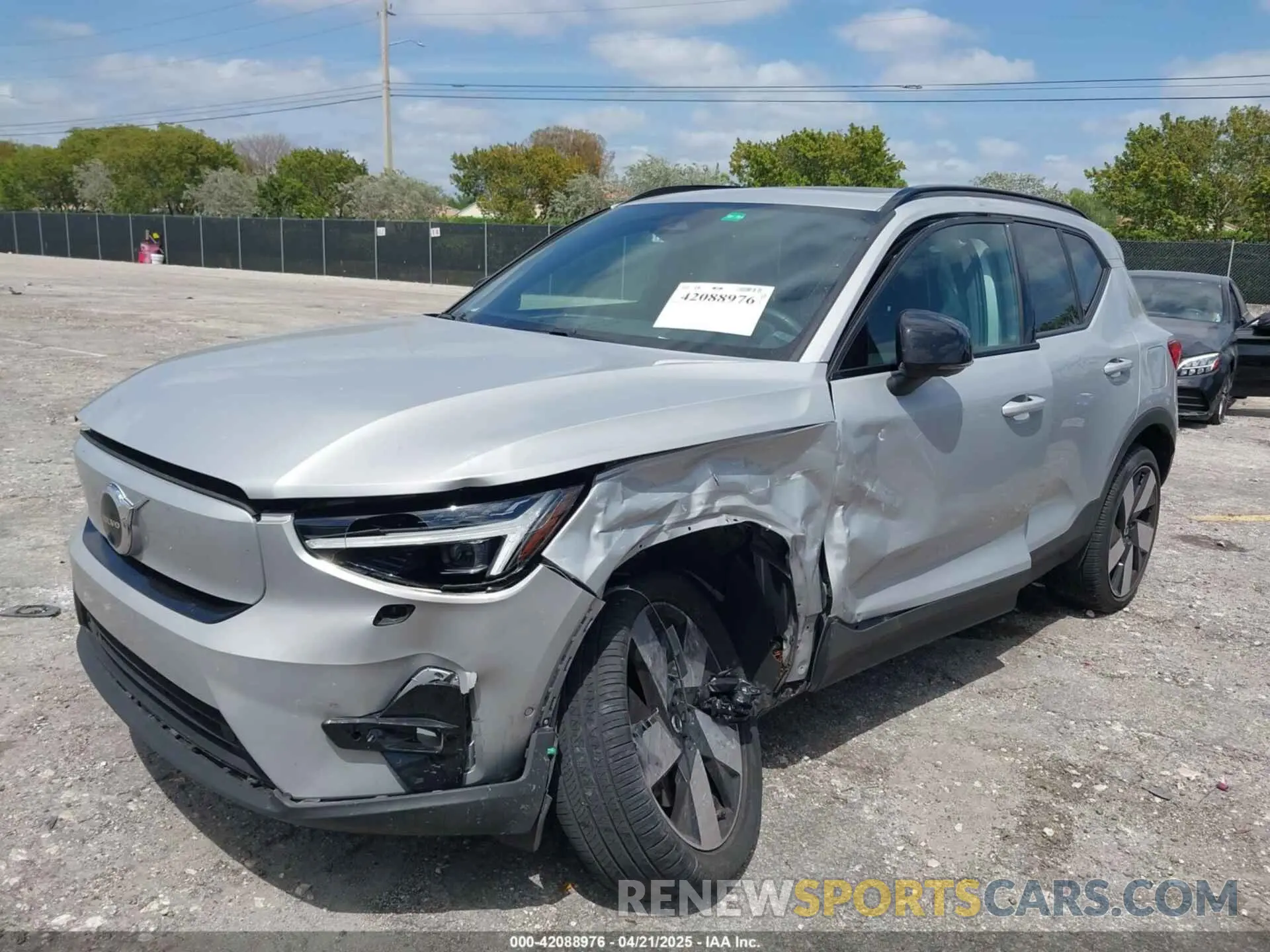 6 fotografías del automóvil dañado YV4ED3UM5P2029904 VOLVO XC40 RECHARGE PURE ELECTRIC 2023