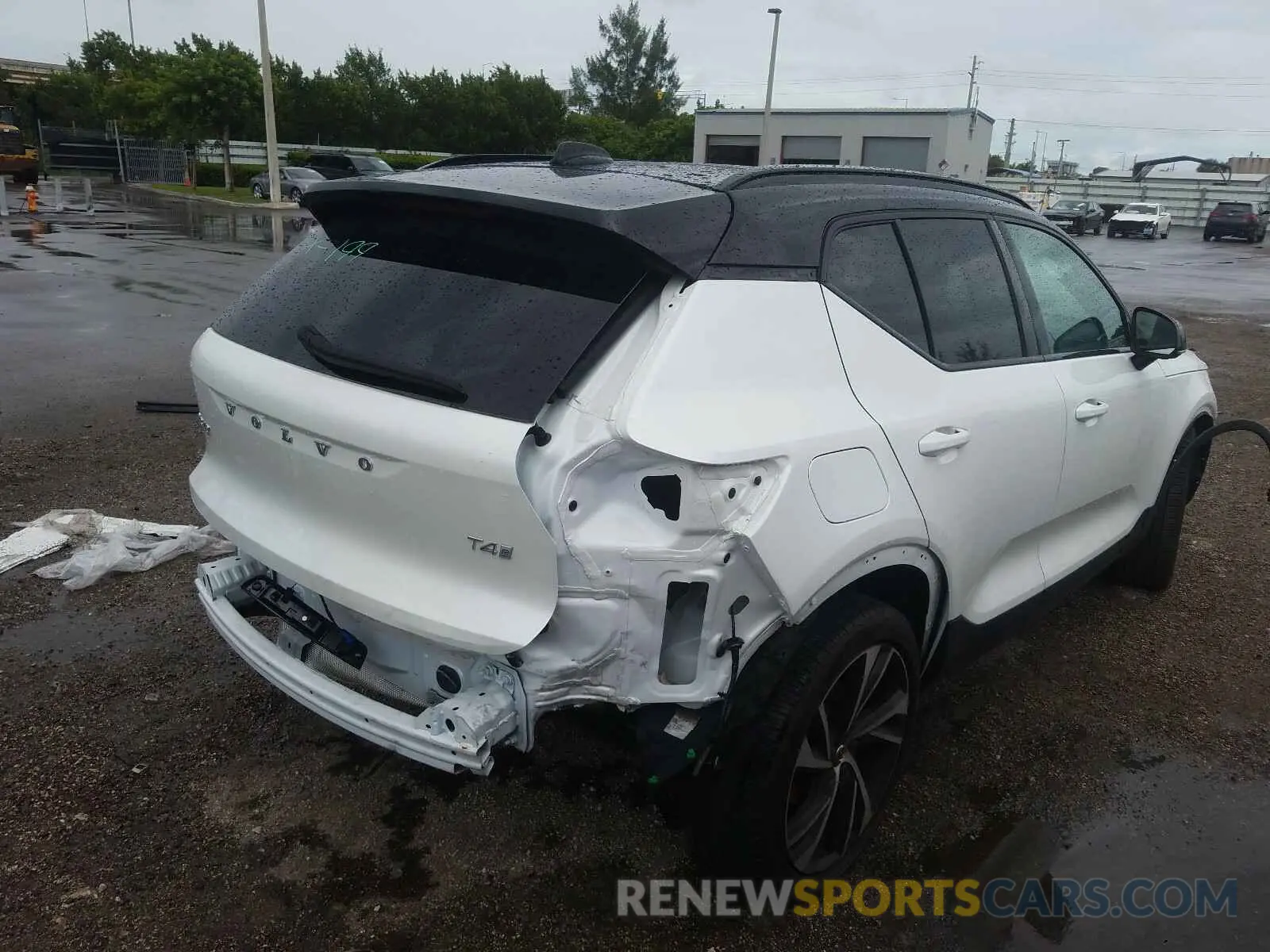 4 fotografías del automóvil dañado YV4AC2HM3K2075004 VOLVO XC40 T4 R- 2019