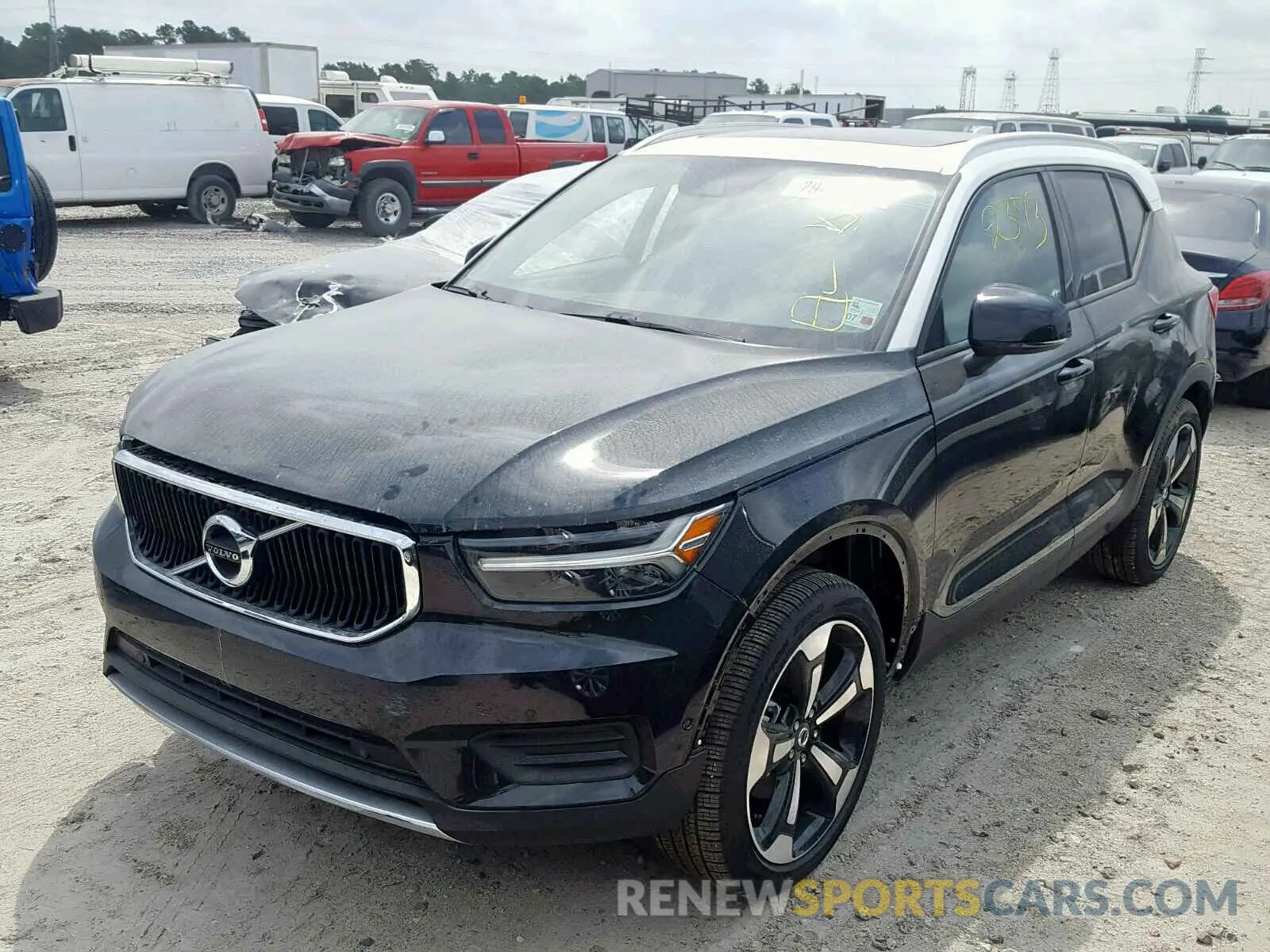 2 fotografías del automóvil dañado YV4162UK2K2057993 VOLVO XC40 T5 2019