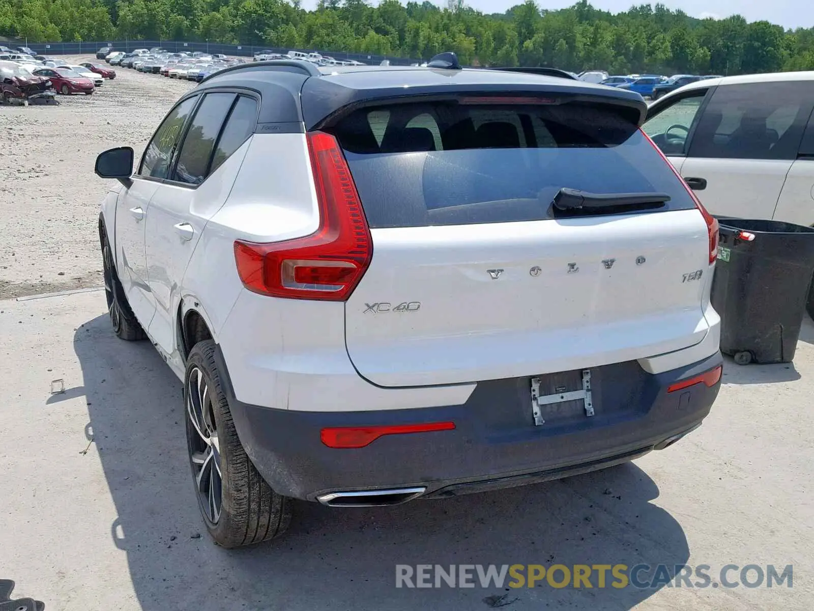 3 fotografías del automóvil dañado YV4162UM0K2053636 VOLVO XC40 T5 2019