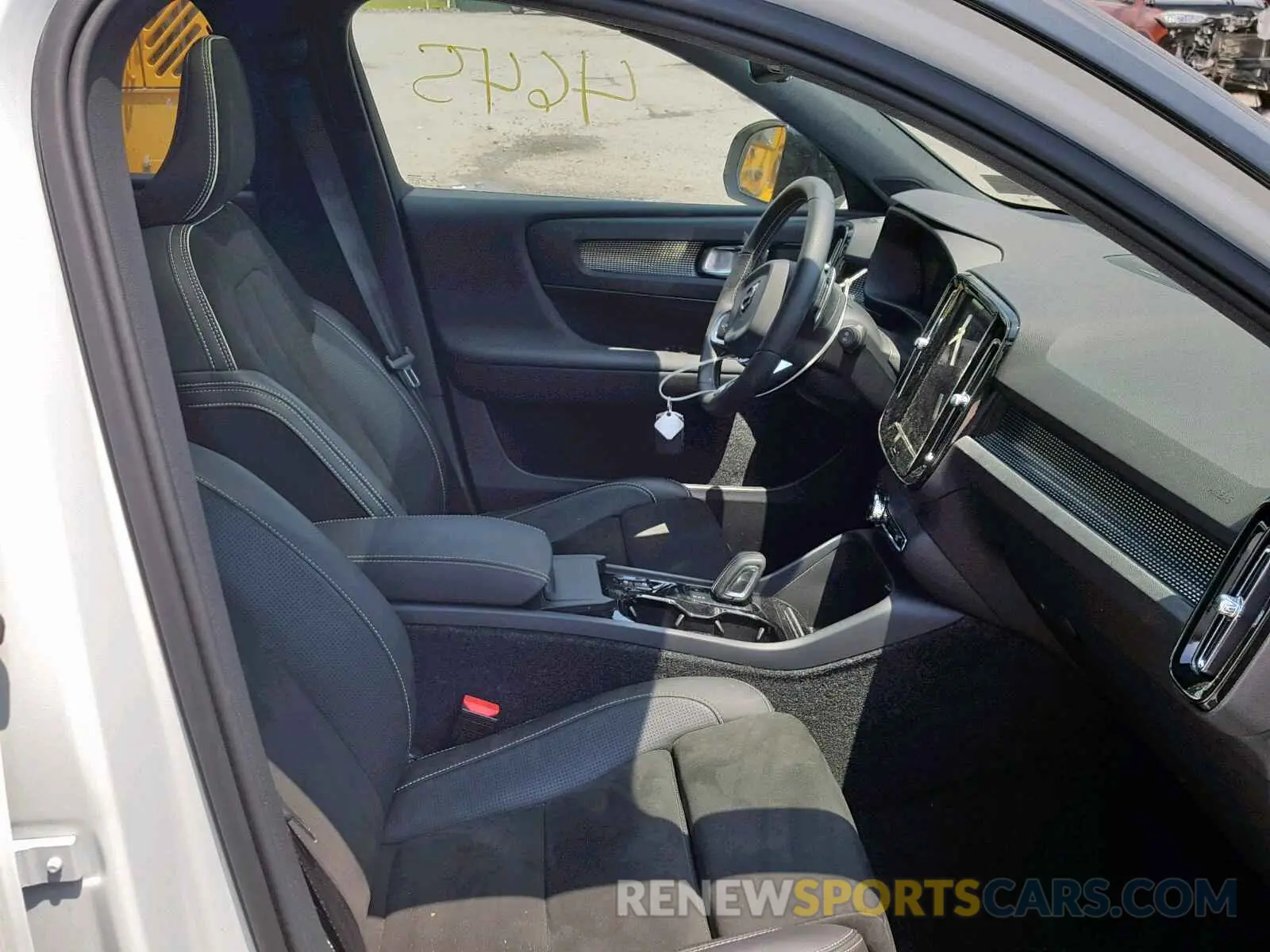 5 fotografías del automóvil dañado YV4162UM0K2053636 VOLVO XC40 T5 2019