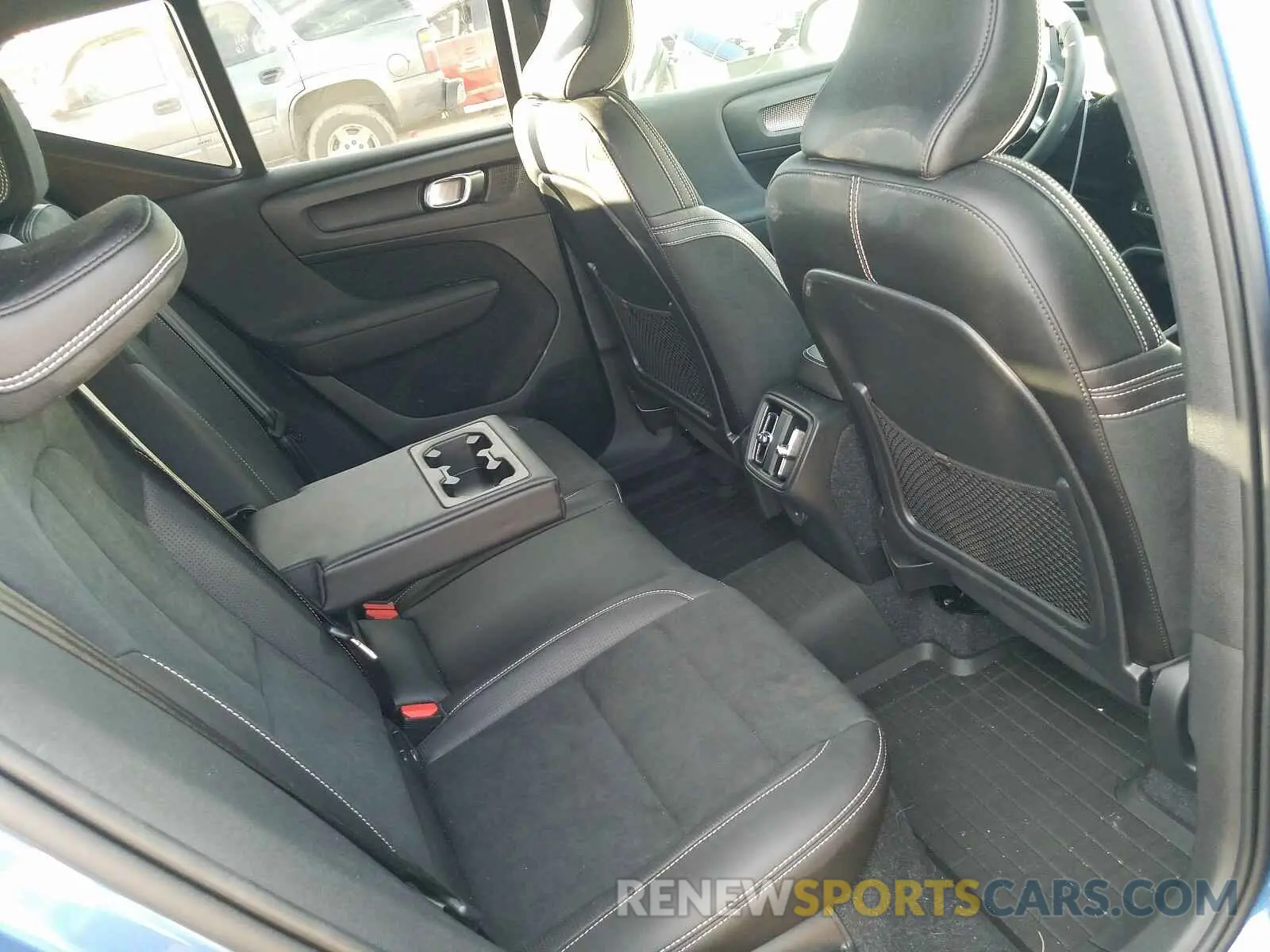 6 fotografías del automóvil dañado YV4162UM2K2111097 VOLVO XC40 T5 R- 2019
