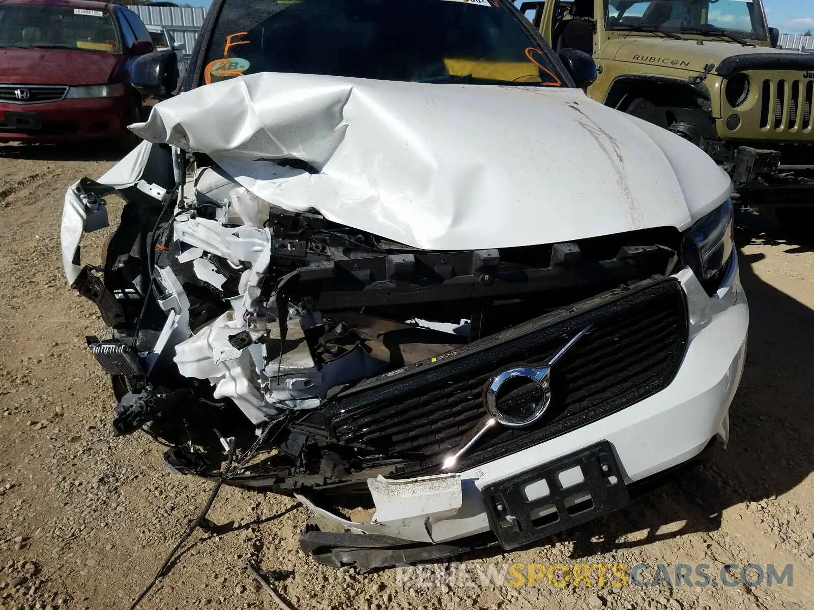 9 fotografías del automóvil dañado YV4162UM7L2276290 VOLVO XC40 T5 R- 2020