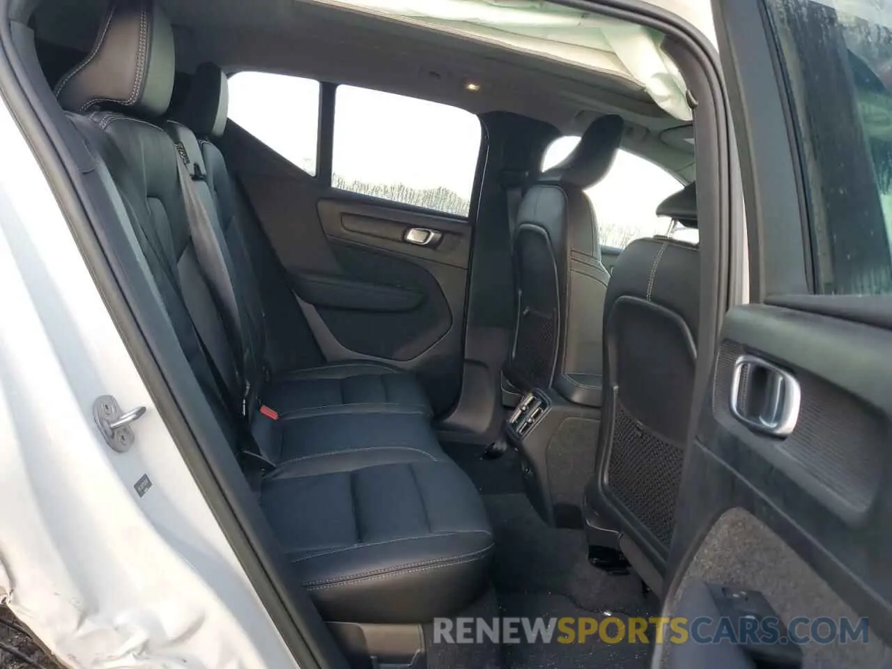 11 fotografías del automóvil dañado YV4L12UF7P2032461 VOLVO XC40 ULTIM 2023