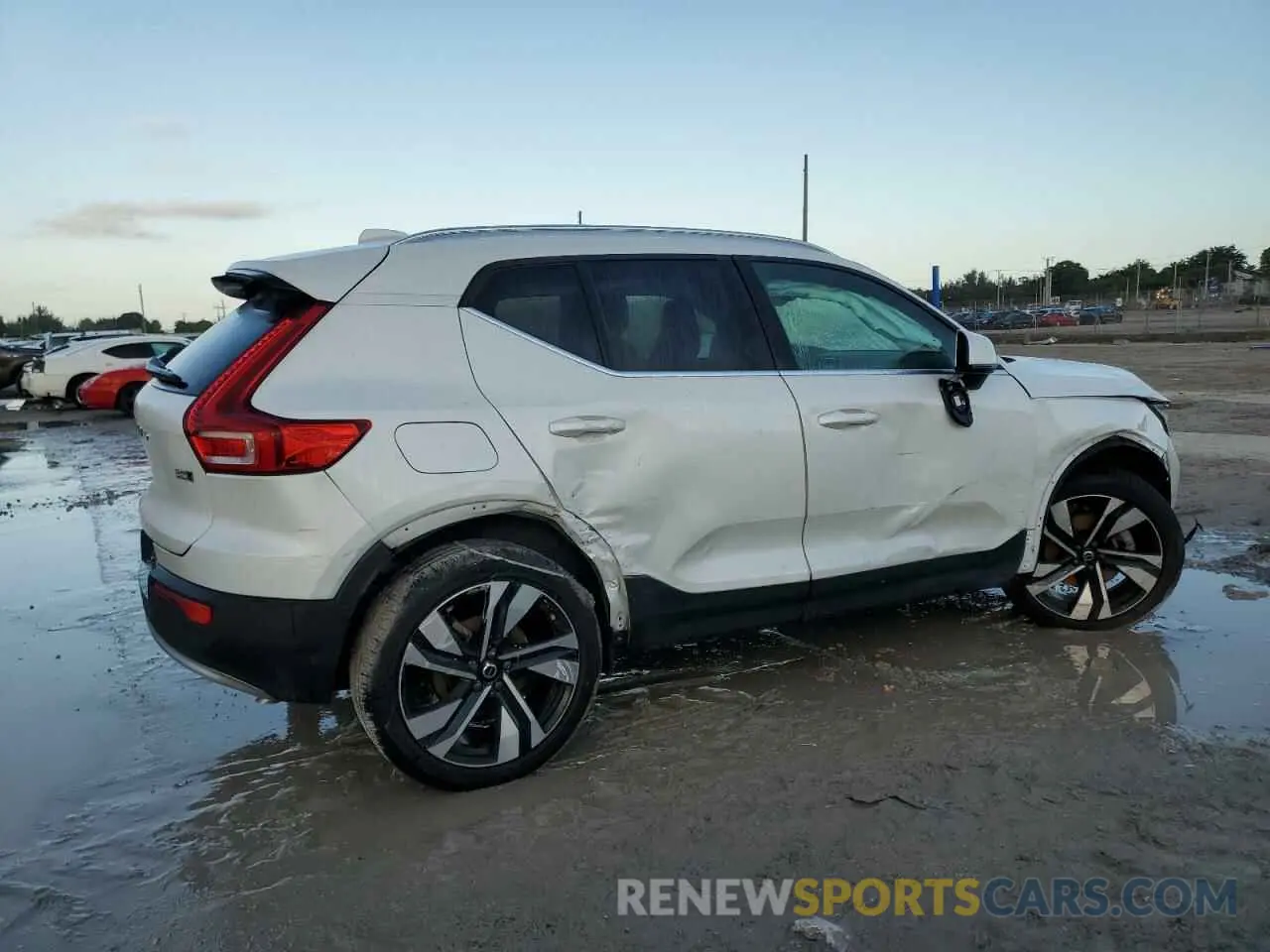 3 fotografías del automóvil dañado YV4L12UF7P2032461 VOLVO XC40 ULTIM 2023