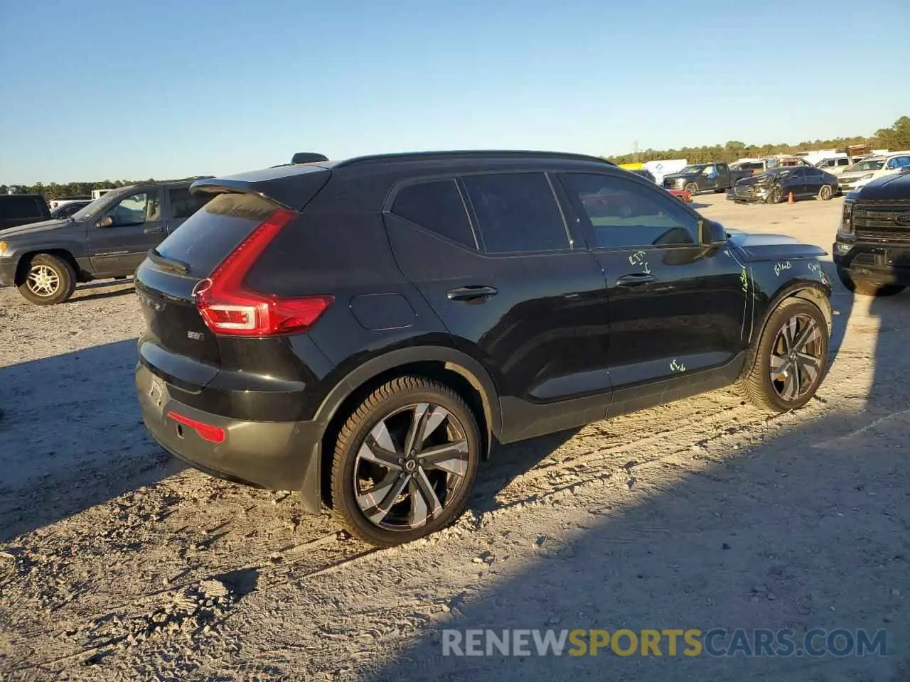 3 fotografías del automóvil dañado YV4L12UX8P2964743 VOLVO XC40 ULTIM 2023