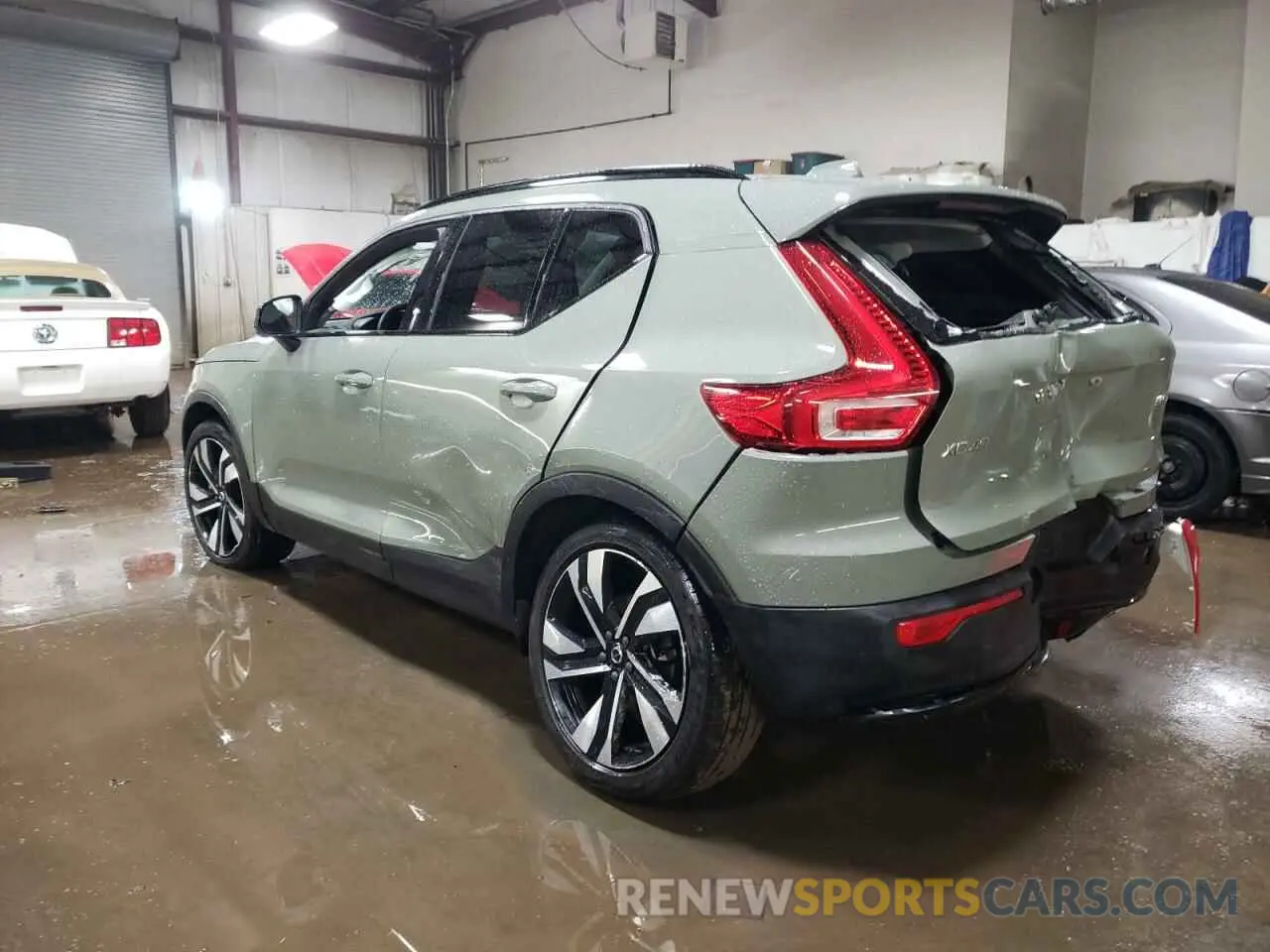 2 fotografías del automóvil dañado YV4L12UX9P2068547 VOLVO XC40 ULTIM 2023