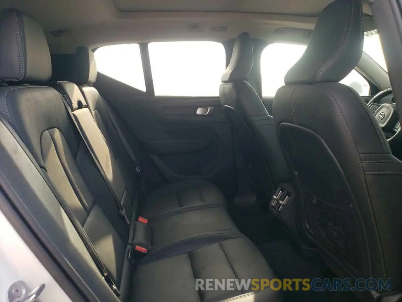 11 fotografías del automóvil dañado YV4L12UF9R2331405 VOLVO XC40 ULTIM 2024