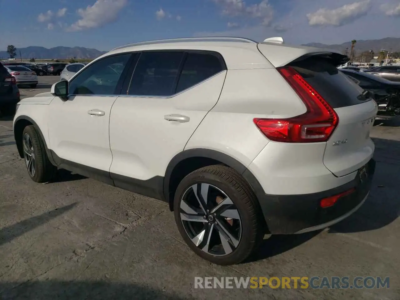 2 fotografías del automóvil dañado YV4L12UF9R2331405 VOLVO XC40 ULTIM 2024