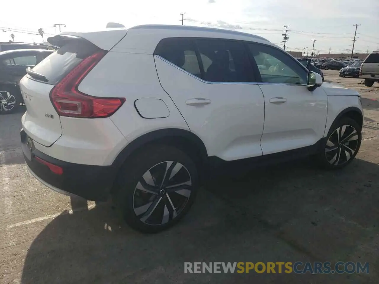 3 fotografías del automóvil dañado YV4L12UF9R2331405 VOLVO XC40 ULTIM 2024