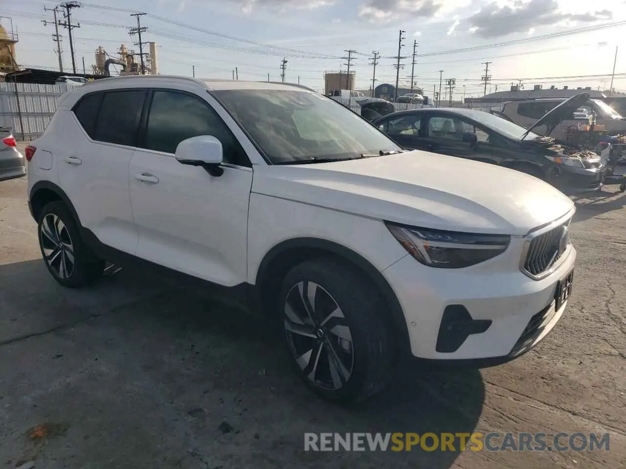 4 fotografías del automóvil dañado YV4L12UF9R2331405 VOLVO XC40 ULTIM 2024