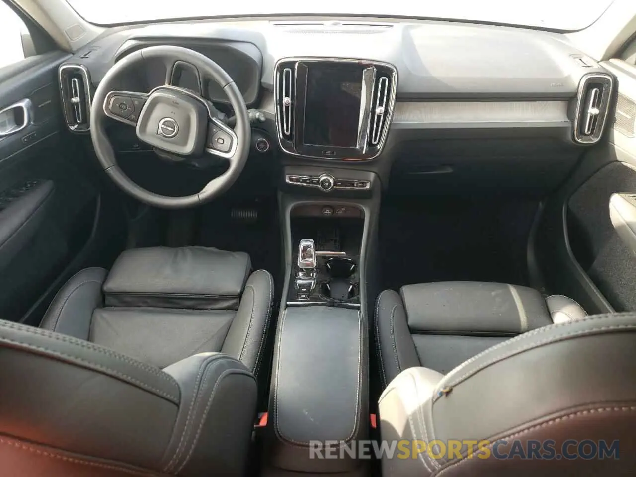 8 fotografías del automóvil dañado YV4L12UF9R2331405 VOLVO XC40 ULTIM 2024