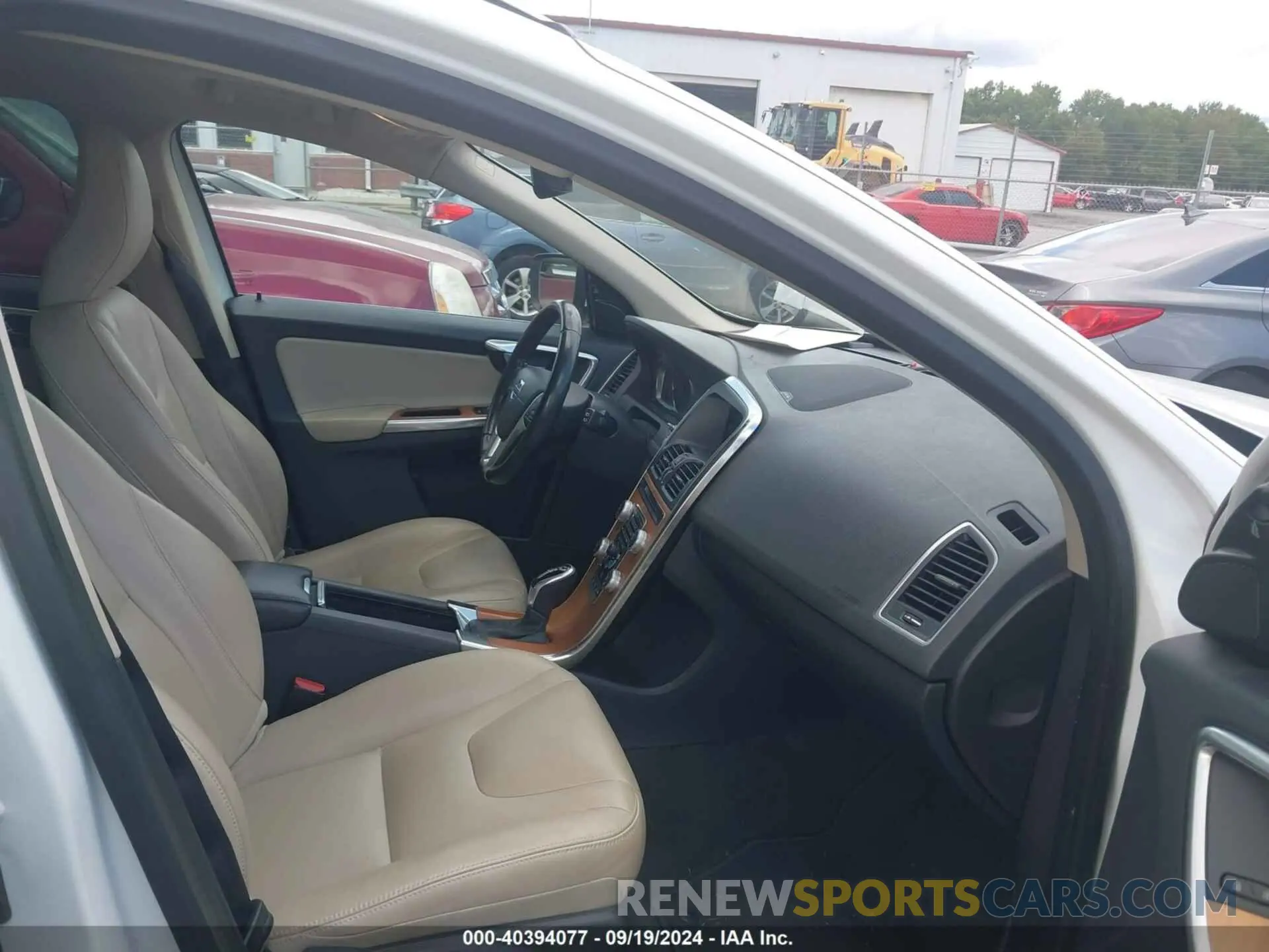 5 fotografías del automóvil dañado YV440MDU9H2105266 VOLVO XC60 2017