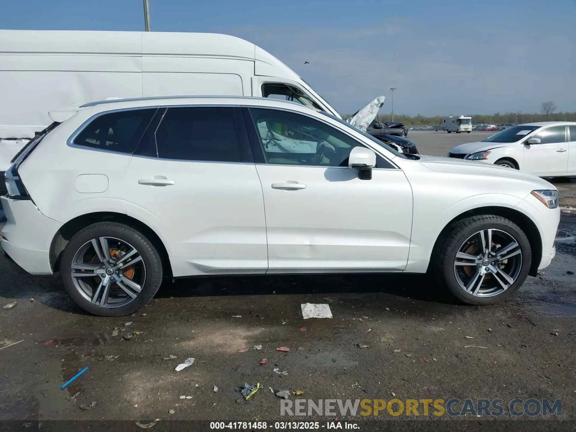 13 fotografías del automóvil dañado LYV102DK0KB219297 VOLVO XC60 2019