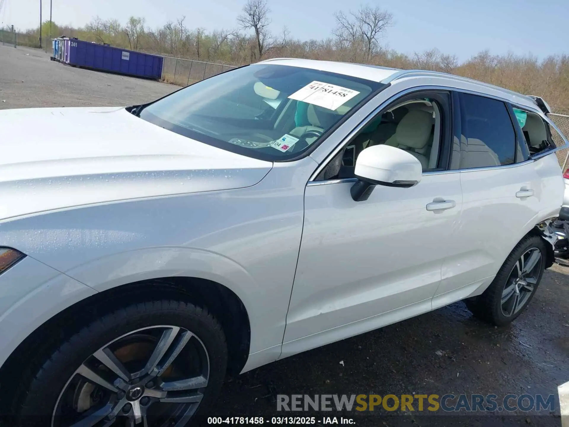 14 fotografías del automóvil dañado LYV102DK0KB219297 VOLVO XC60 2019