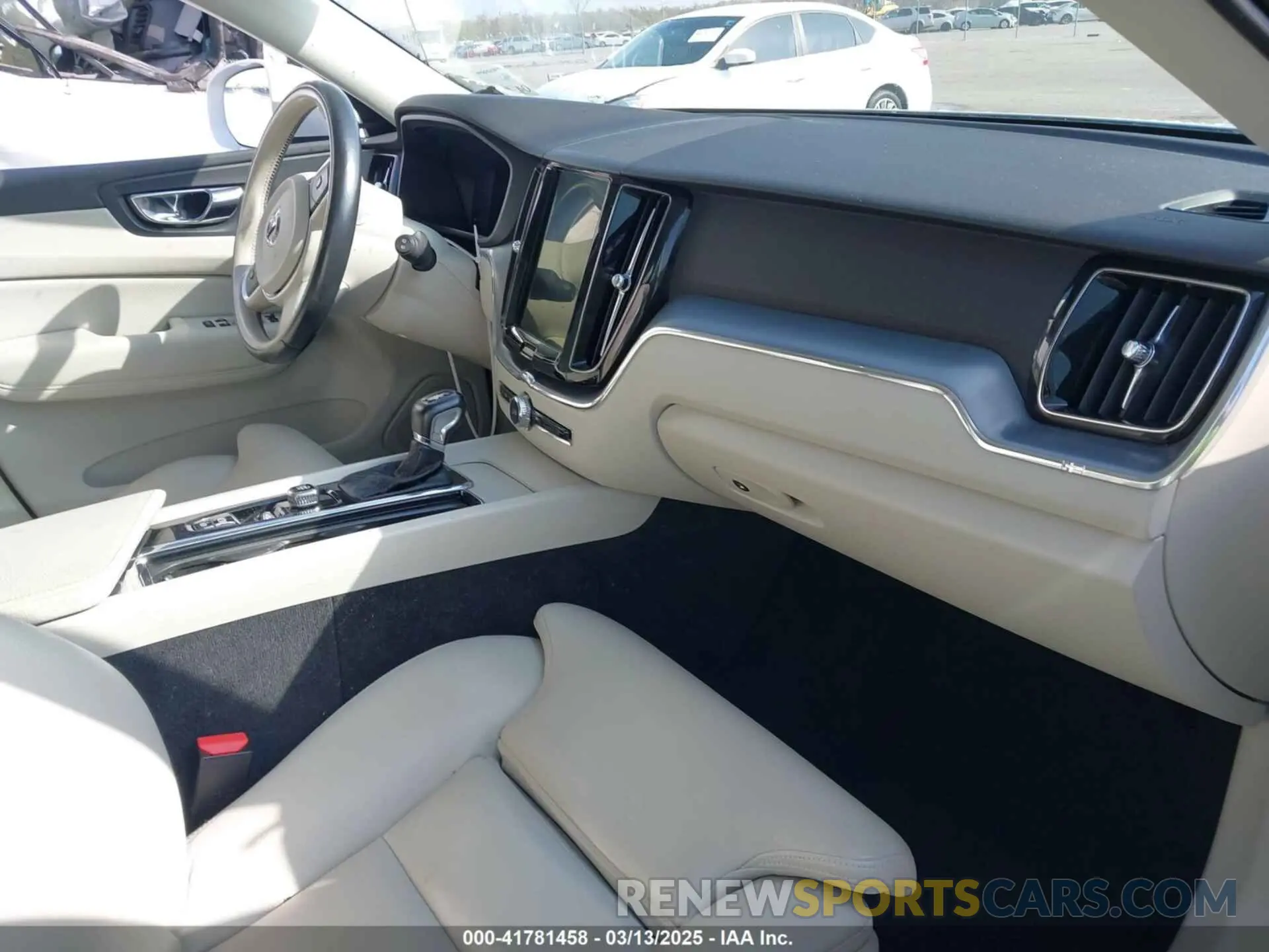5 fotografías del automóvil dañado LYV102DK0KB219297 VOLVO XC60 2019