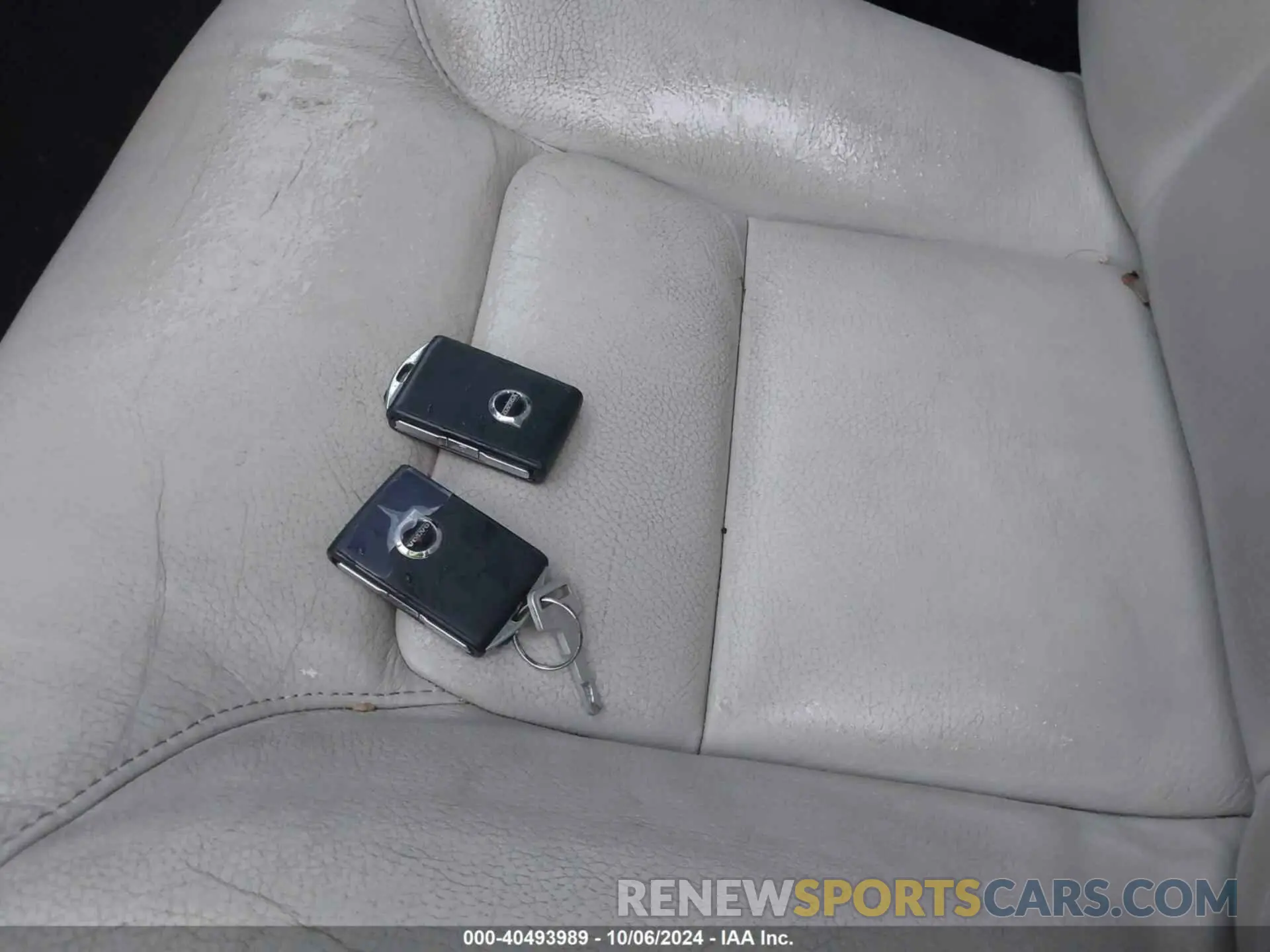 11 fotografías del automóvil dañado LYV102DK1KB176847 VOLVO XC60 2019