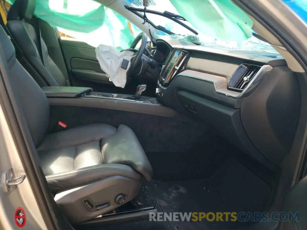 5 fotografías del automóvil dañado LYV102DK2KB209905 VOLVO XC60 2019