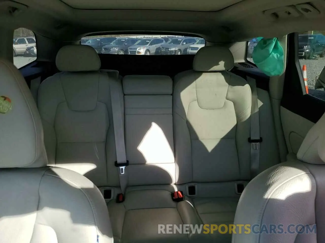 10 fotografías del automóvil dañado LYV102DK3KB252102 VOLVO XC60 2019