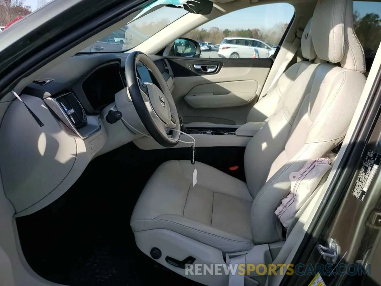 7 fotografías del automóvil dañado LYV102DK3KB252102 VOLVO XC60 2019