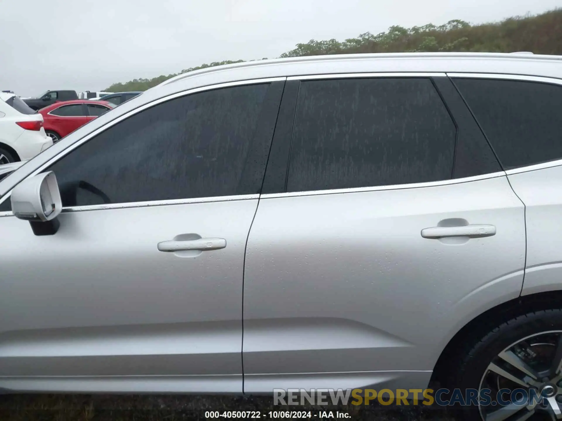 14 fotografías del automóvil dañado LYV102DK6KB315886 VOLVO XC60 2019