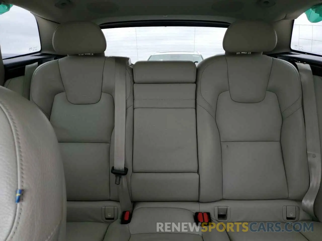 10 fotografías del automóvil dañado LYV102DK8KB235165 VOLVO XC60 2019