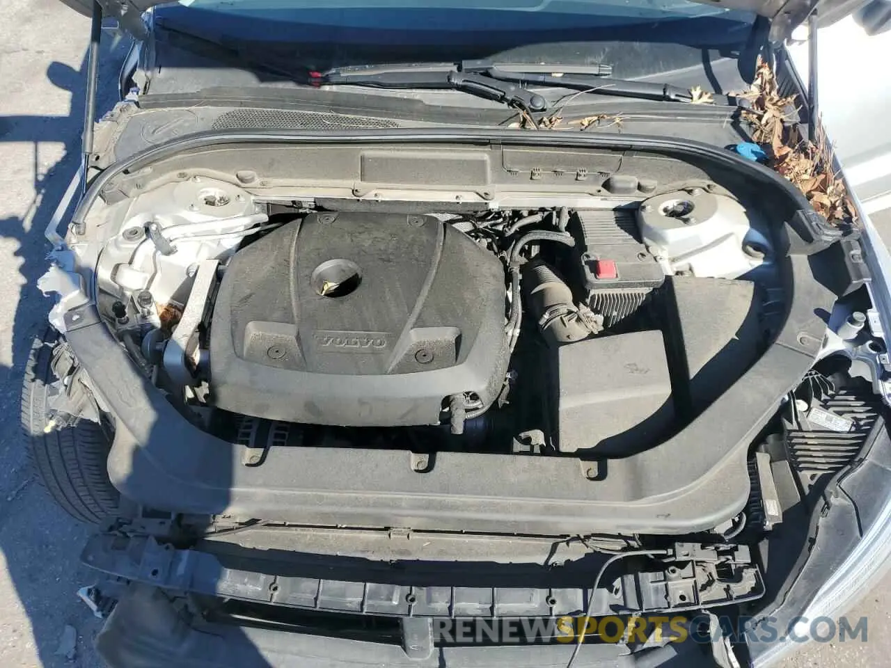 12 fotografías del automóvil dañado LYV102DK9KB325618 VOLVO XC60 2019