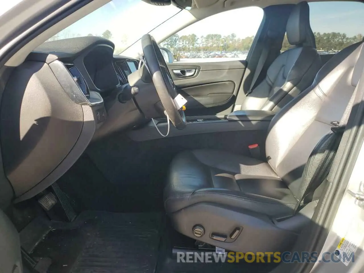 7 fotografías del automóvil dañado LYV102DK9KB325618 VOLVO XC60 2019