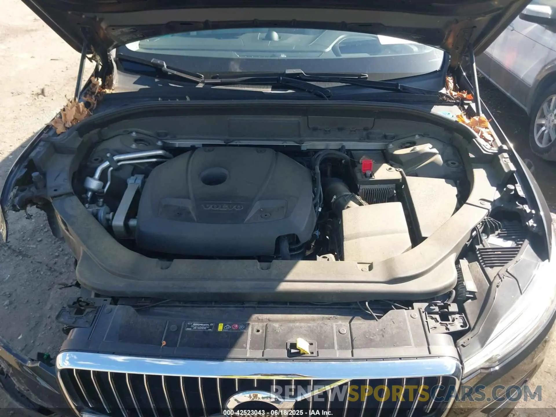 10 fotografías del automóvil dañado LYV102DL2KB184884 VOLVO XC60 2019
